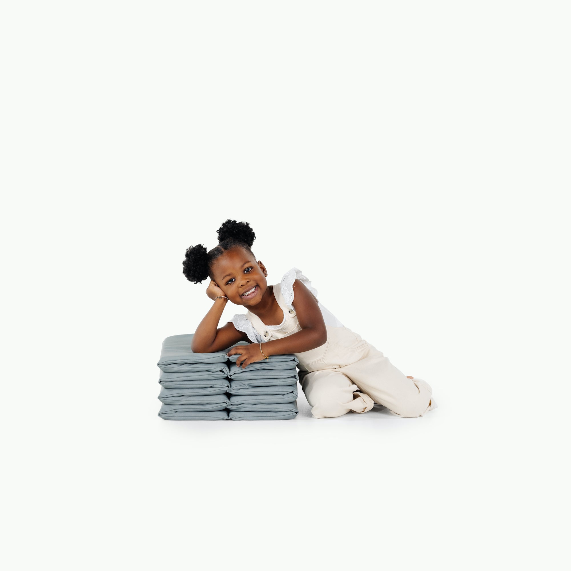 Amalfi (on sale)@little girl modeling folded ball pit