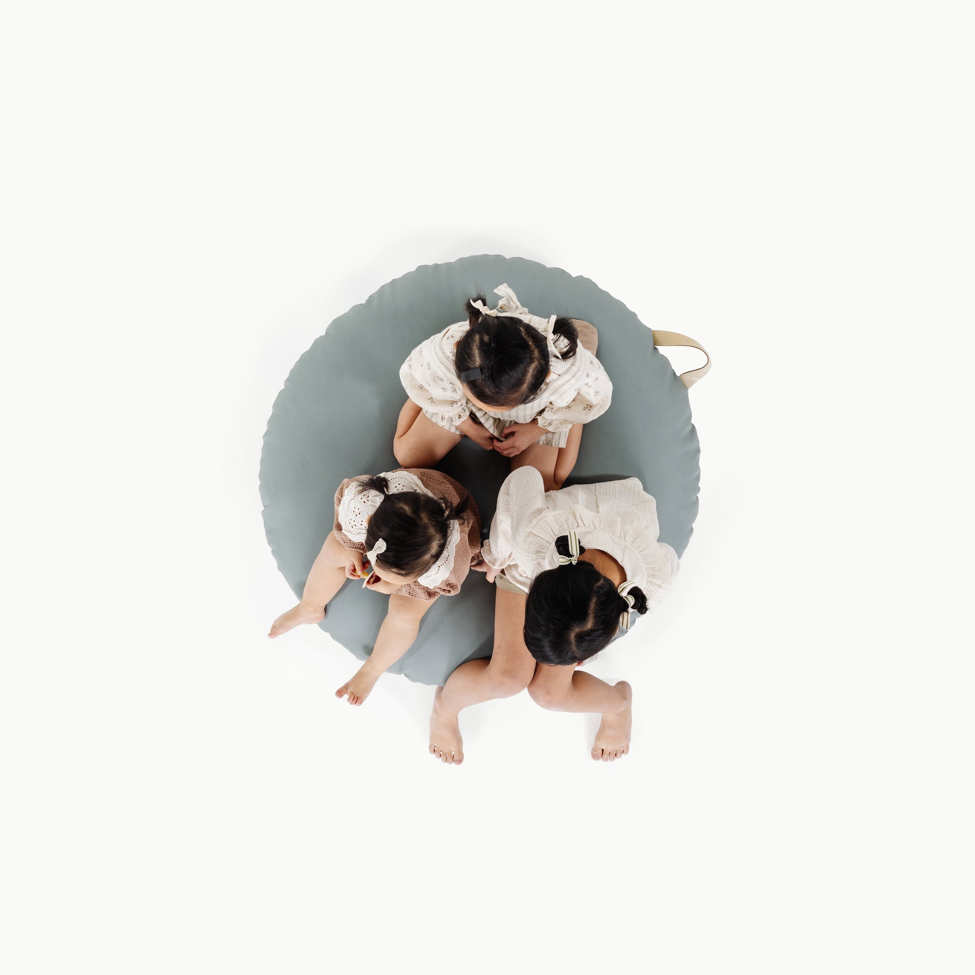 Amalfi (on sale) / Circle@overhead of kids on cushion