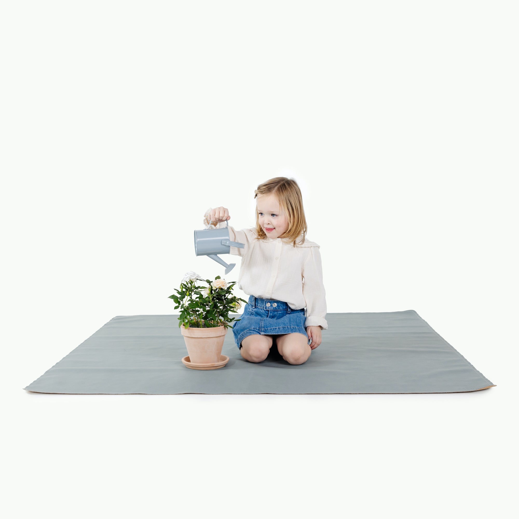 Amalfi (on sale) / Square@girl playing on mat