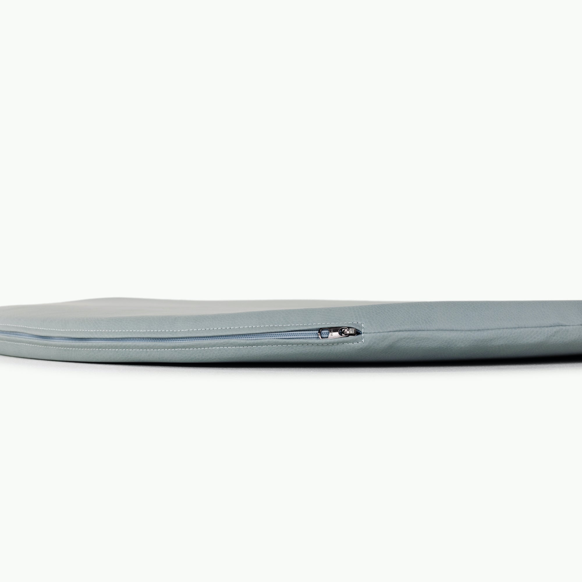 Amalfi (on sale)@zipper detail of padded mat