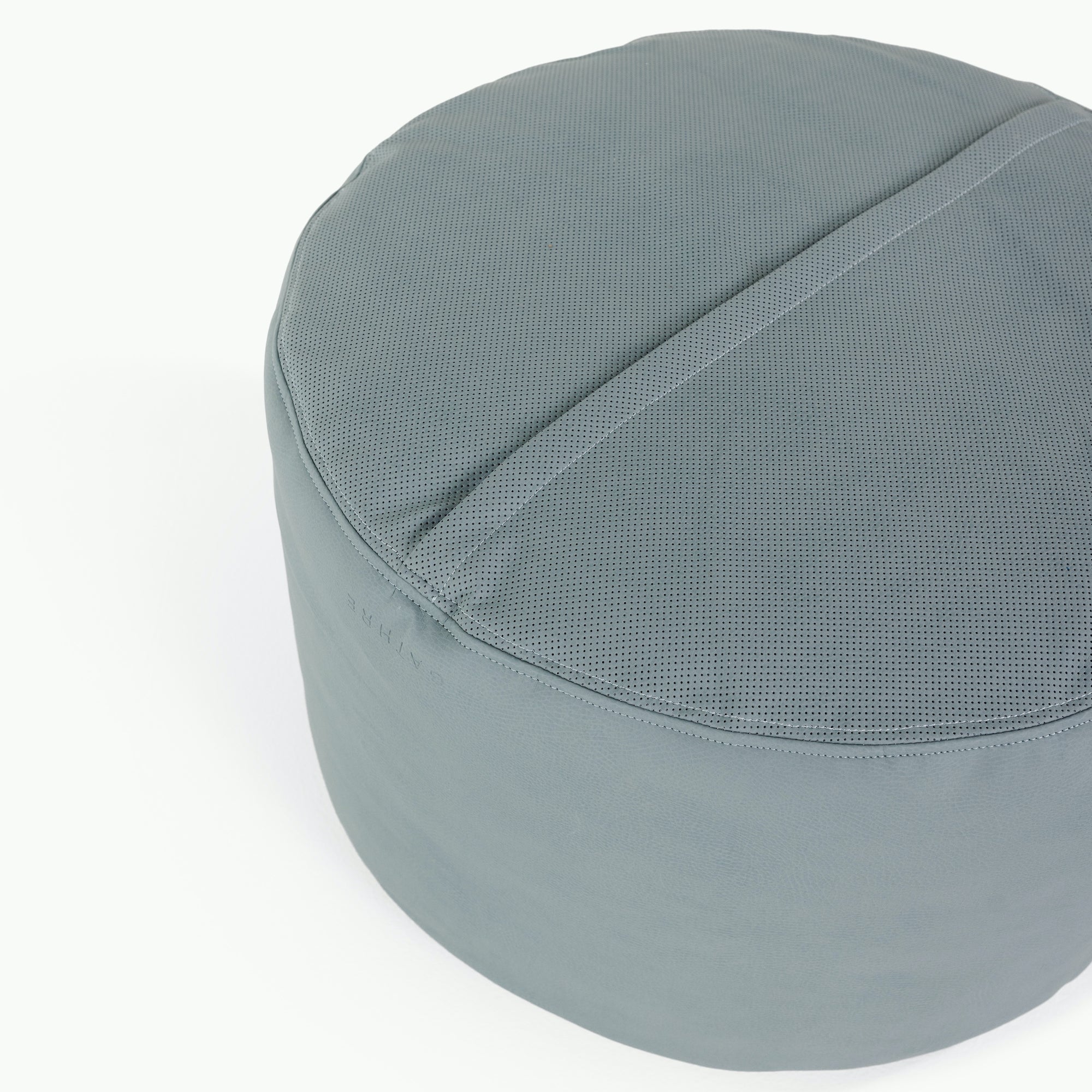 Amalfi (on sale)@zipper and perforation detail image