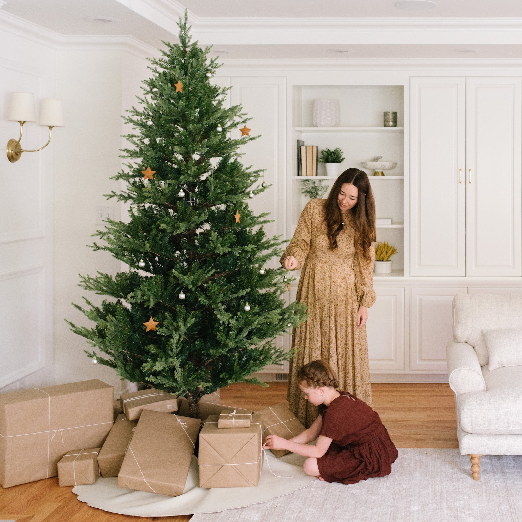 Baltic@Gathre Tree Skirt under a tree in a home with people around it