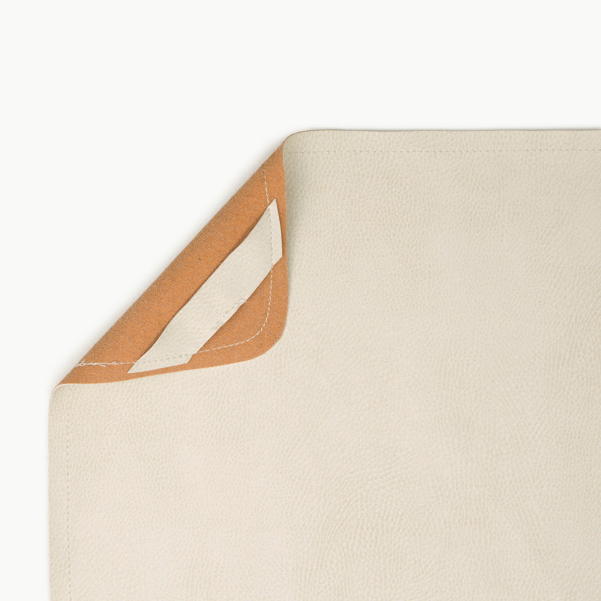 Blanc (on sale) / Square@hanging tab on the blanc midi mat