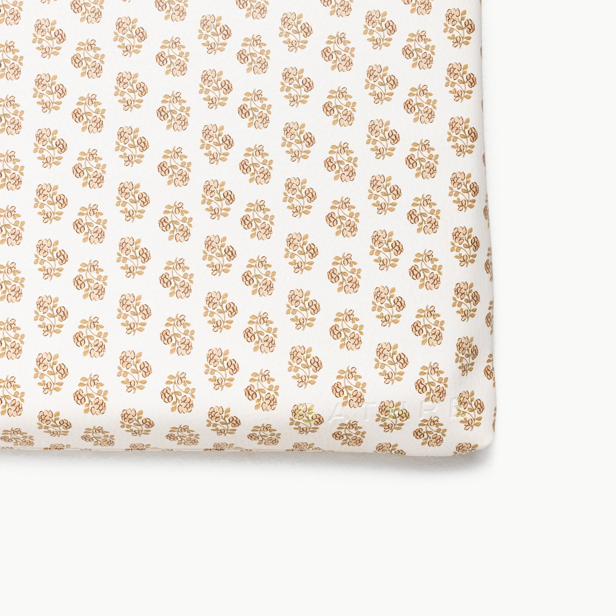 Bloom (on sale) / Square@gathre deboss on the bloom padded mini square