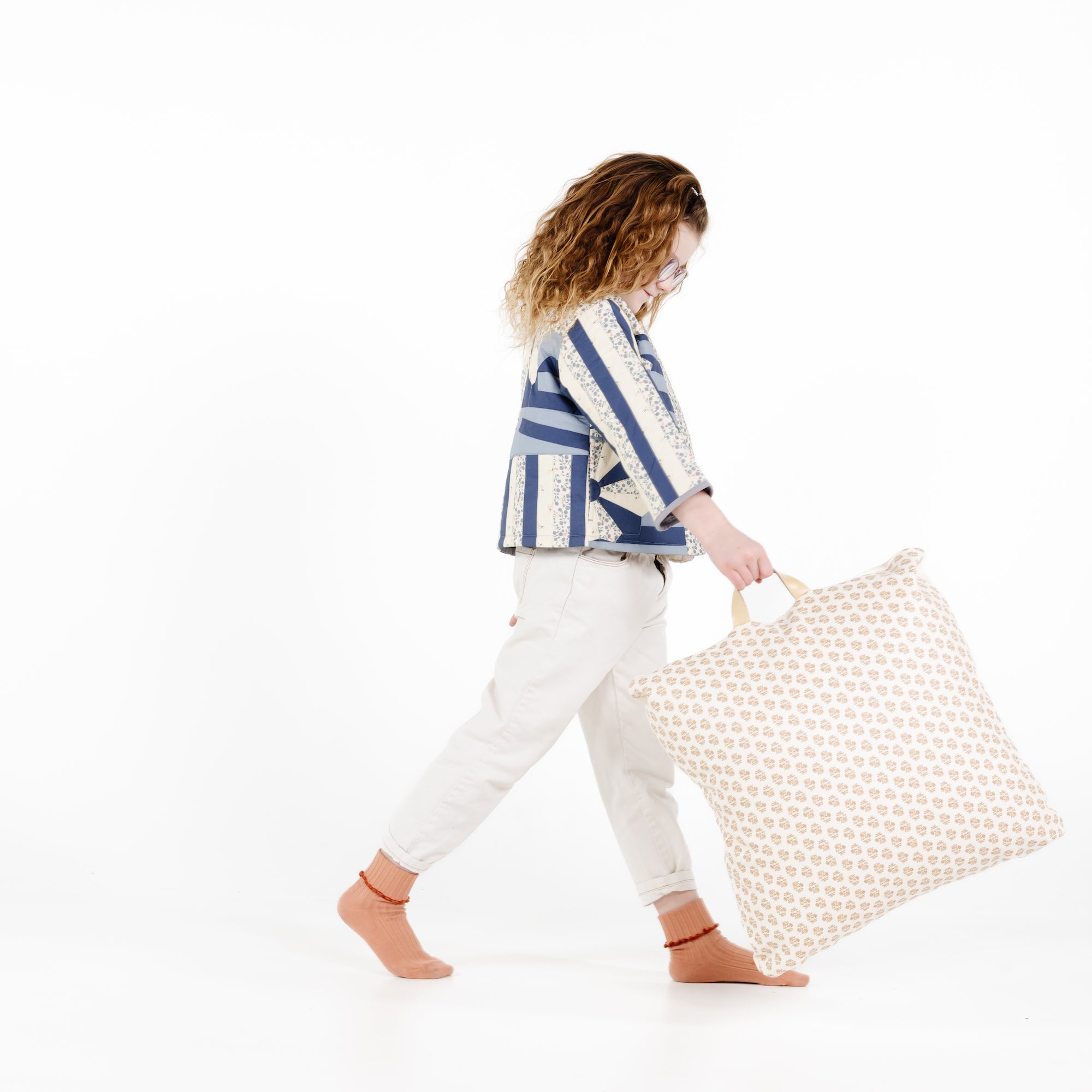 Bloom (on sale) / Square@kid holding the bloom mini square floor cushion