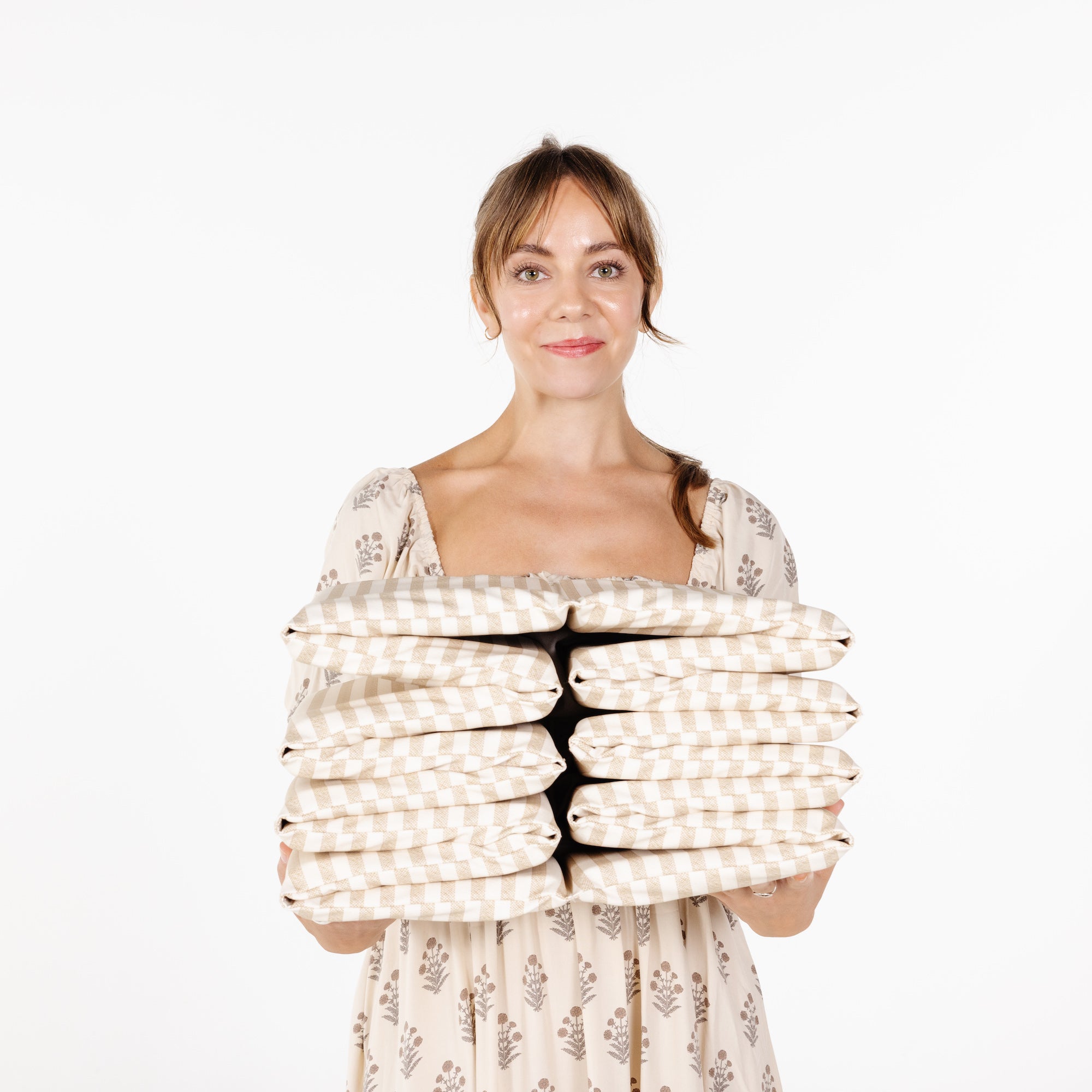 Cafe Stripe / Ball Pit@Ball Pit (Color) woman holding the cafe strip ball pit folded up