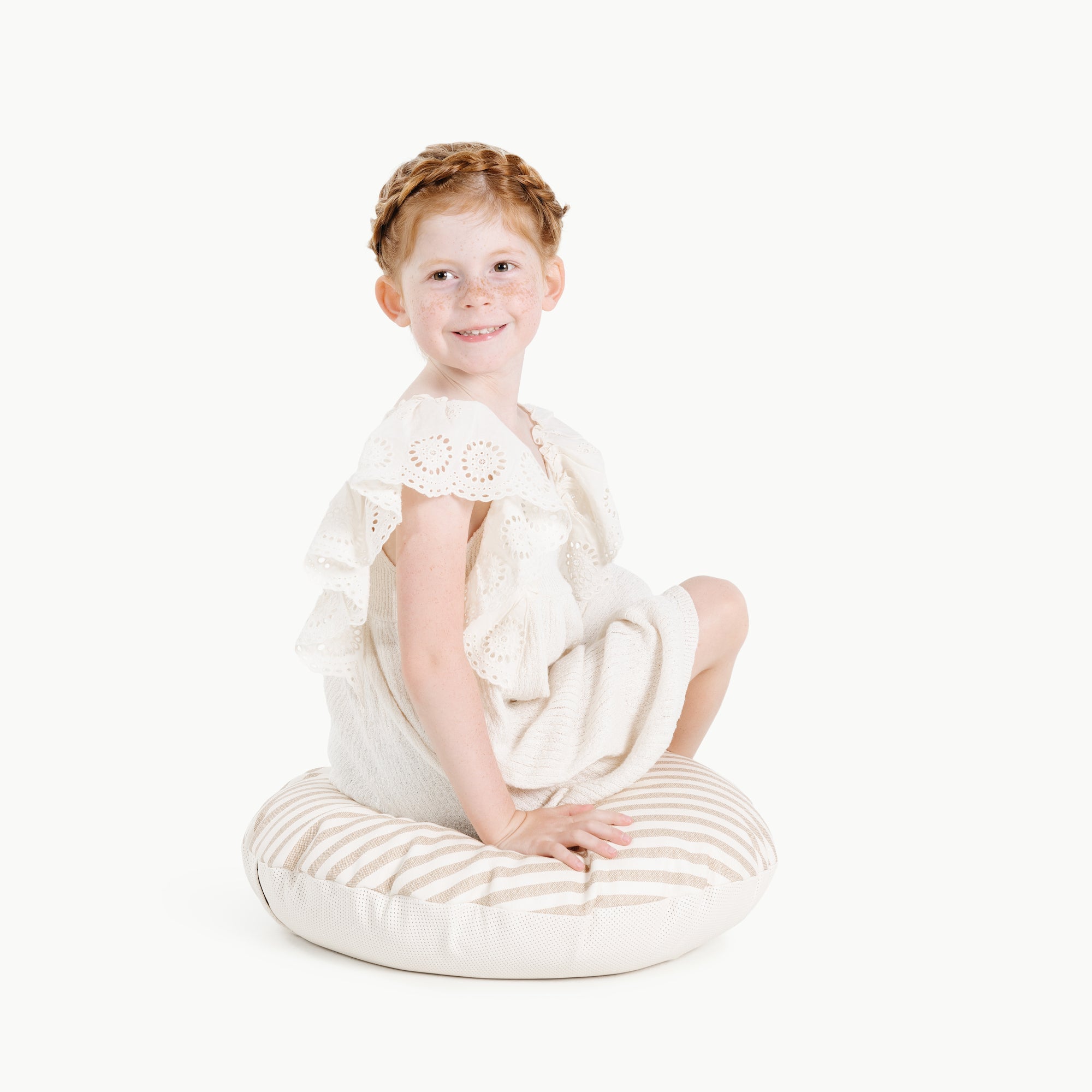 Cafe Stripe / Circle@kid sitting on the cafe stripe mini circle floor cushion