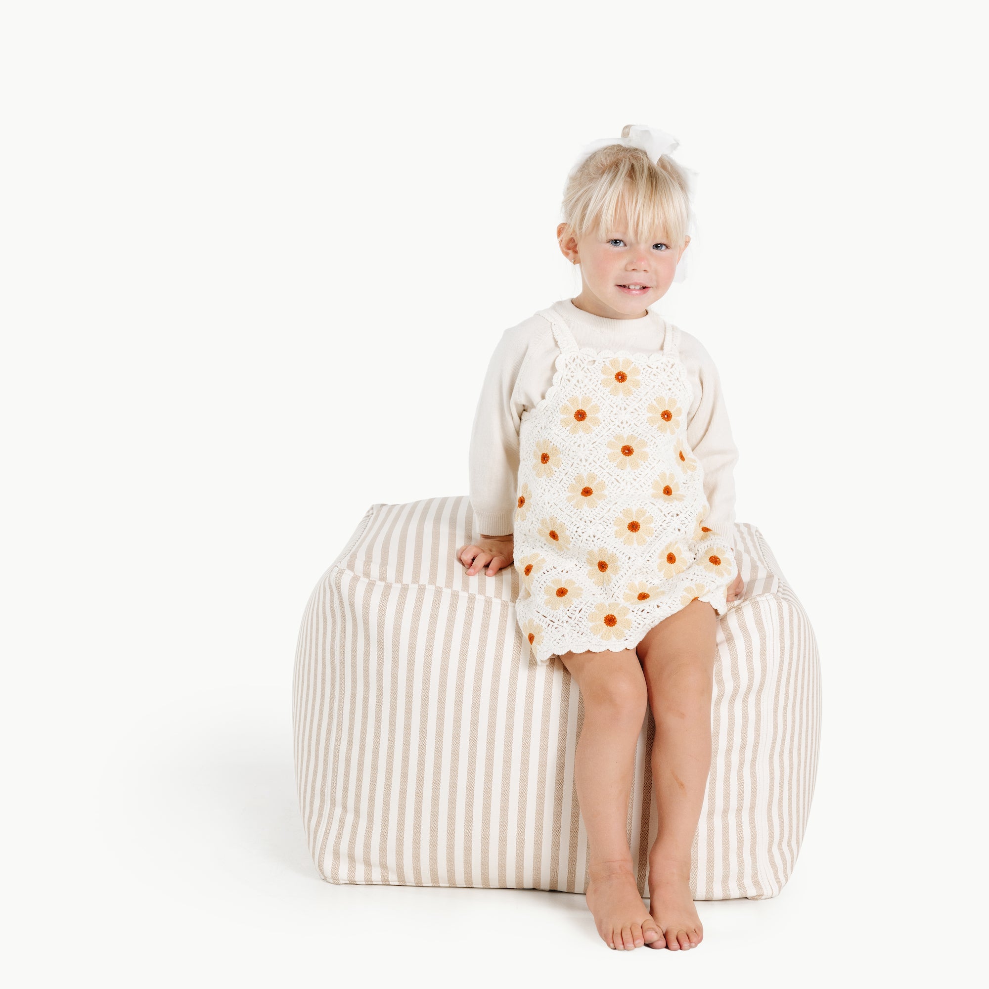 Cafe Stripe@kid sitting on the cafe stripe square pouf