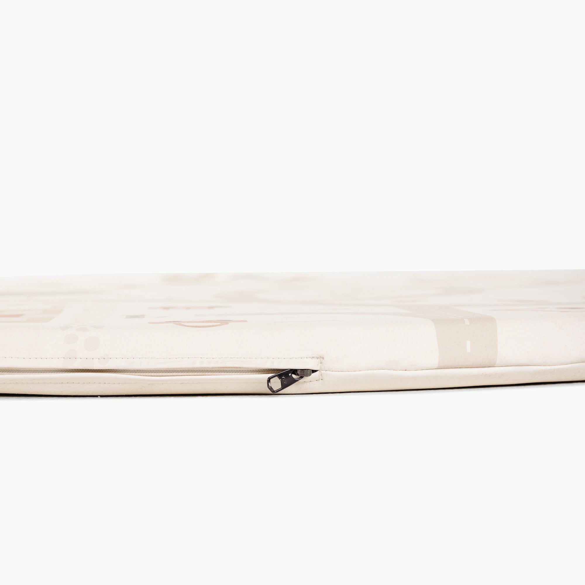 Commons@Midi circle zipper detail