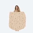 Peony (on sale) / Circle@woman holding the peony midi circle mat