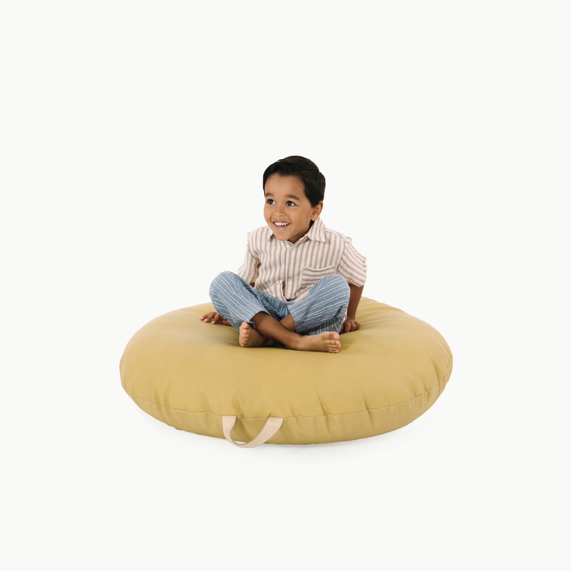 Soleil (on sale) / Circle@kid sitting on the soleil circle floor cushion