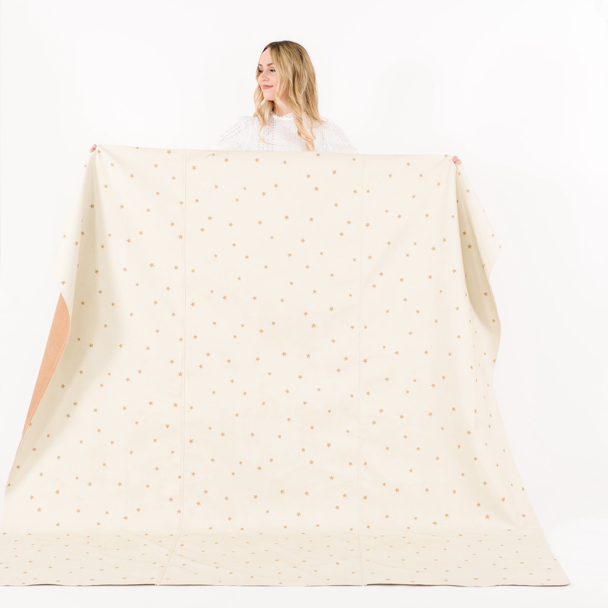 Stars (on sale) / Square@woman holding the stars maxi square mat