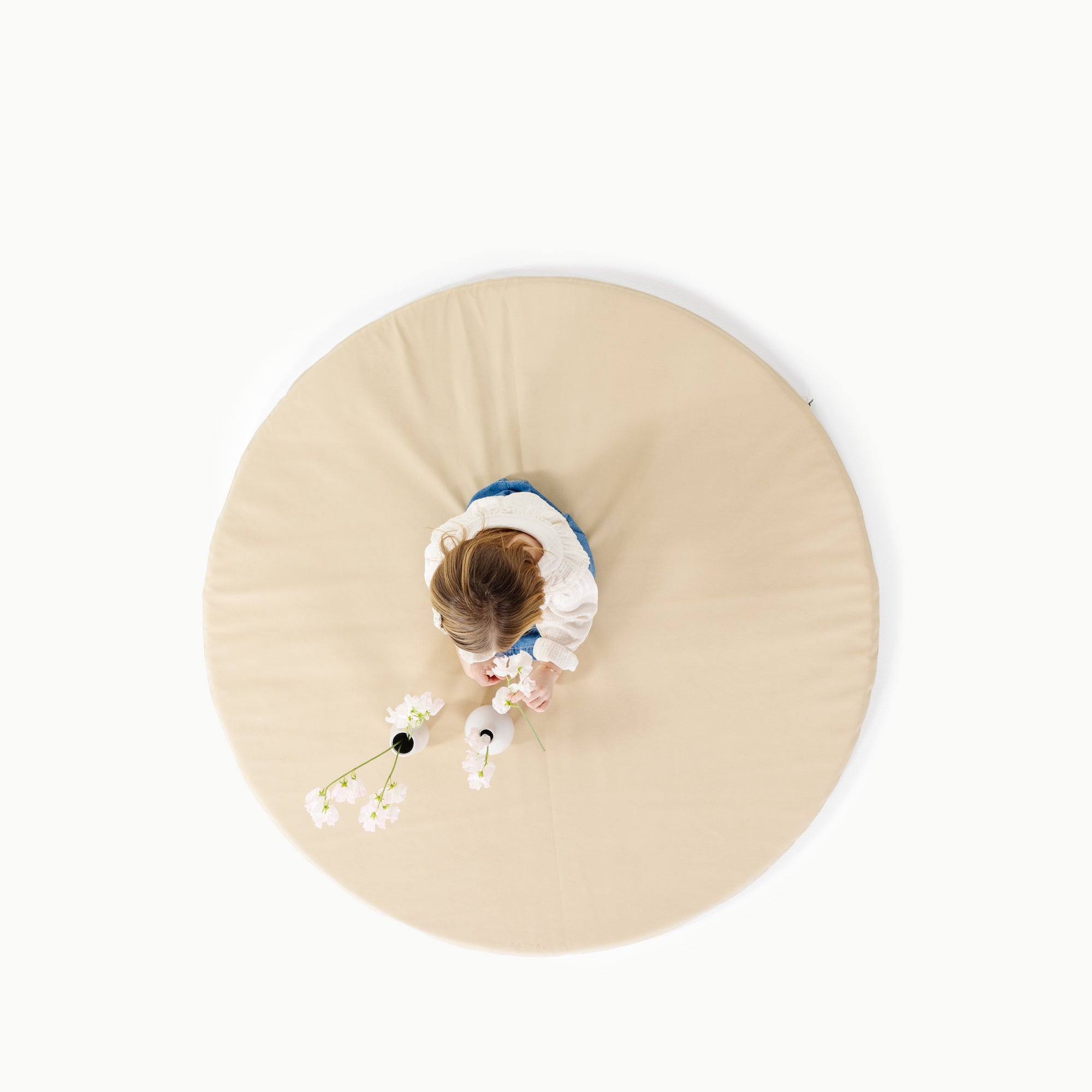 Créme (on sale)@overhead of little girl playing on padded mat