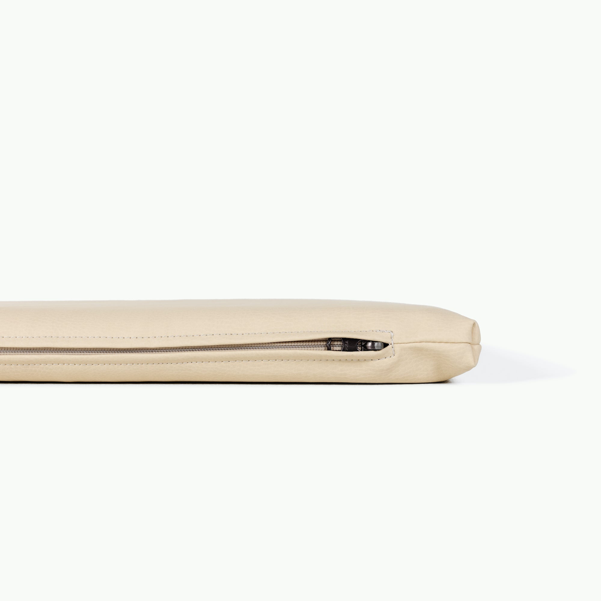 Créme (on sale)@zipper detail on padded mat