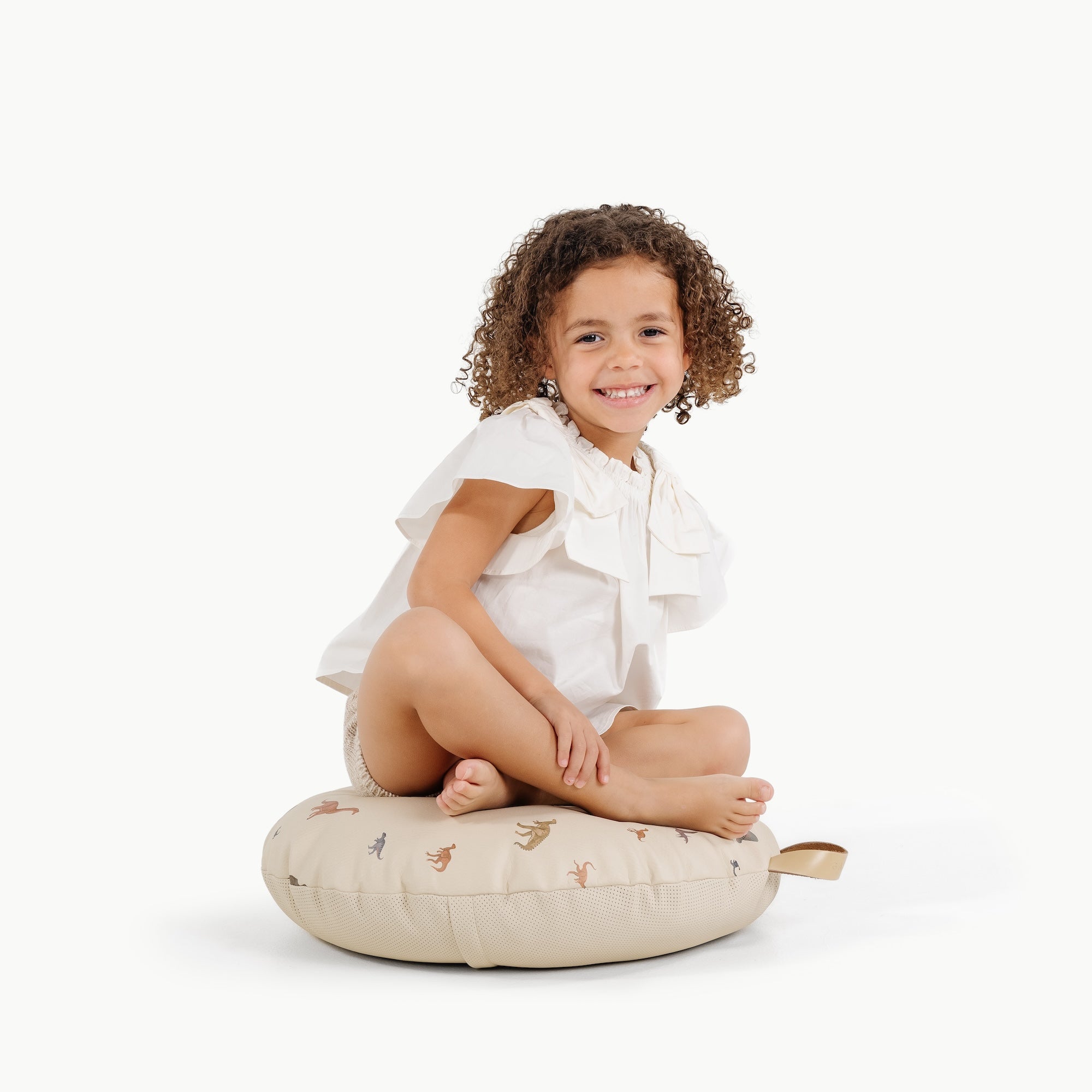 Dinosauria (on sale) / Circle@little girl sitting on mini cushion