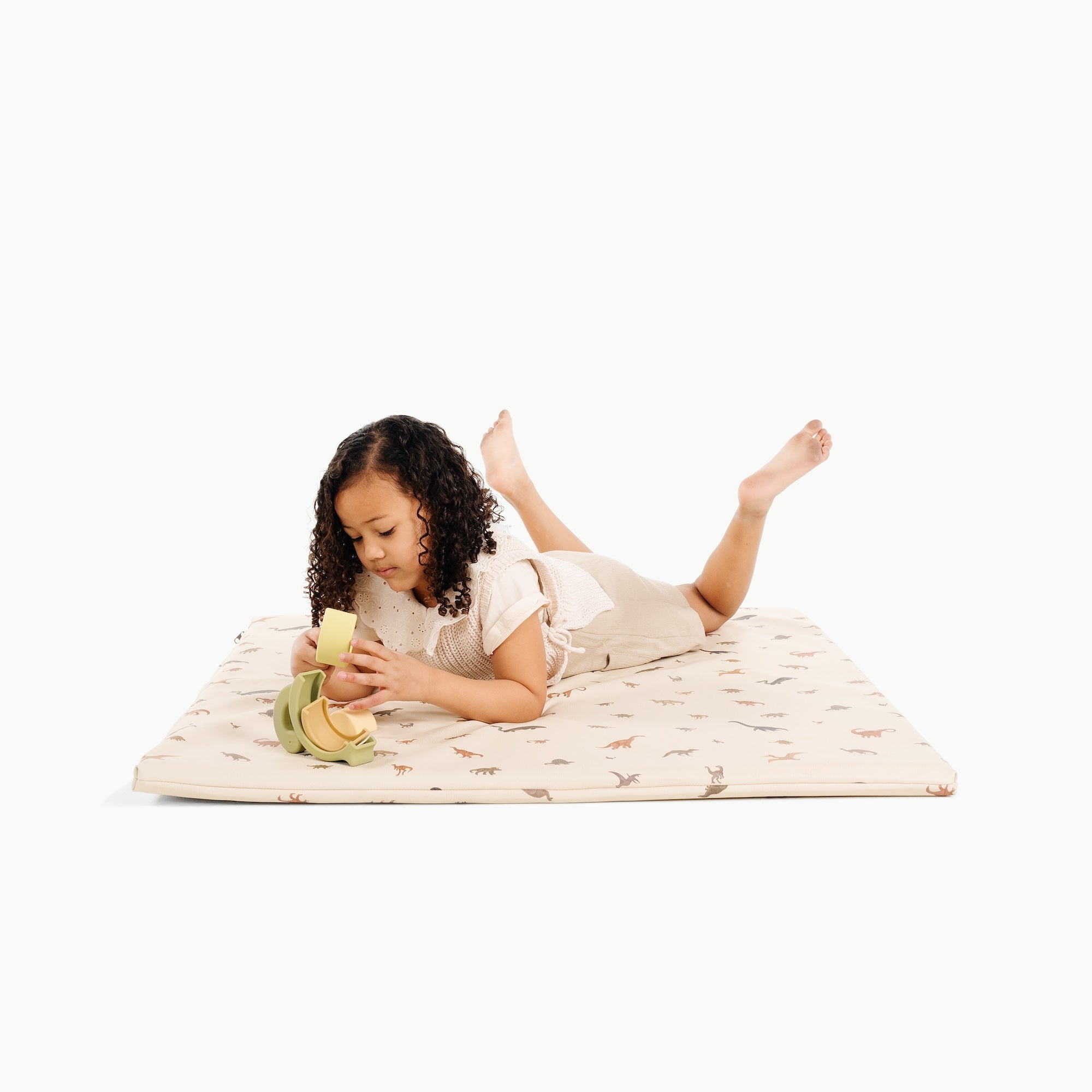 Dinosauria (on sale) / Square@little girl on a padded mini