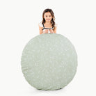 Flora / Circle@little girl holding a floor cushion