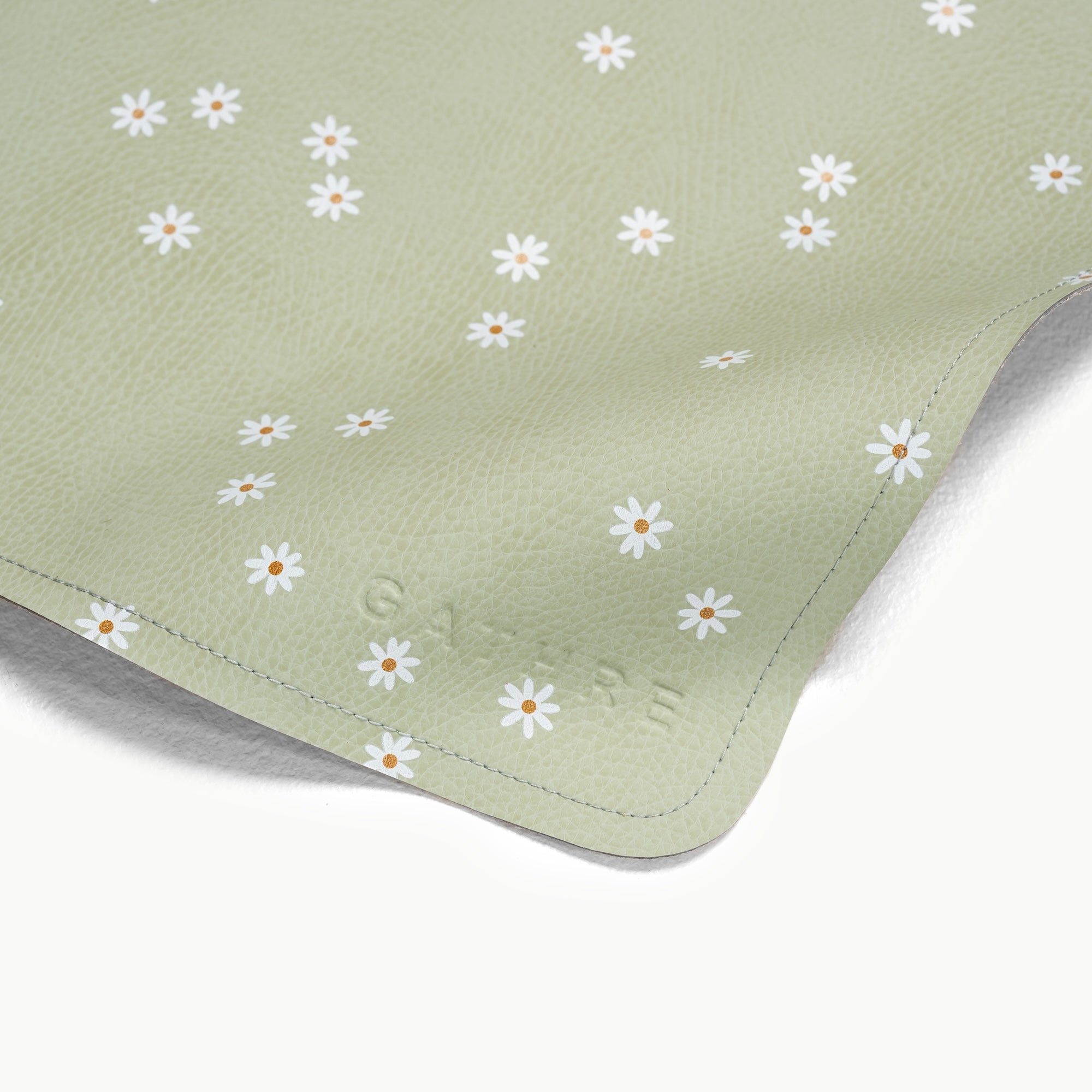 Flora@mat deboss detail