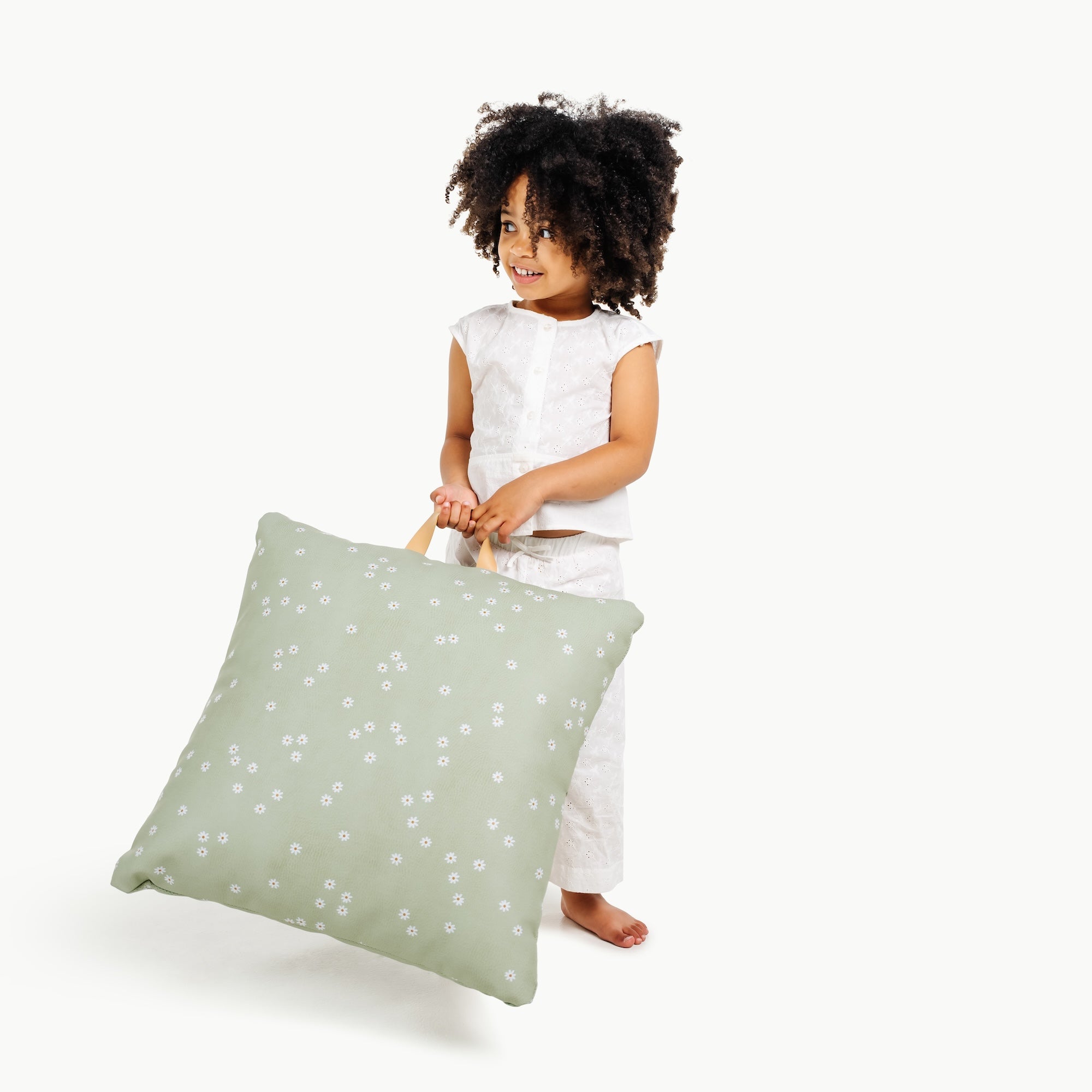 Flora (on sale) / Square@little girl holding a mini cushion