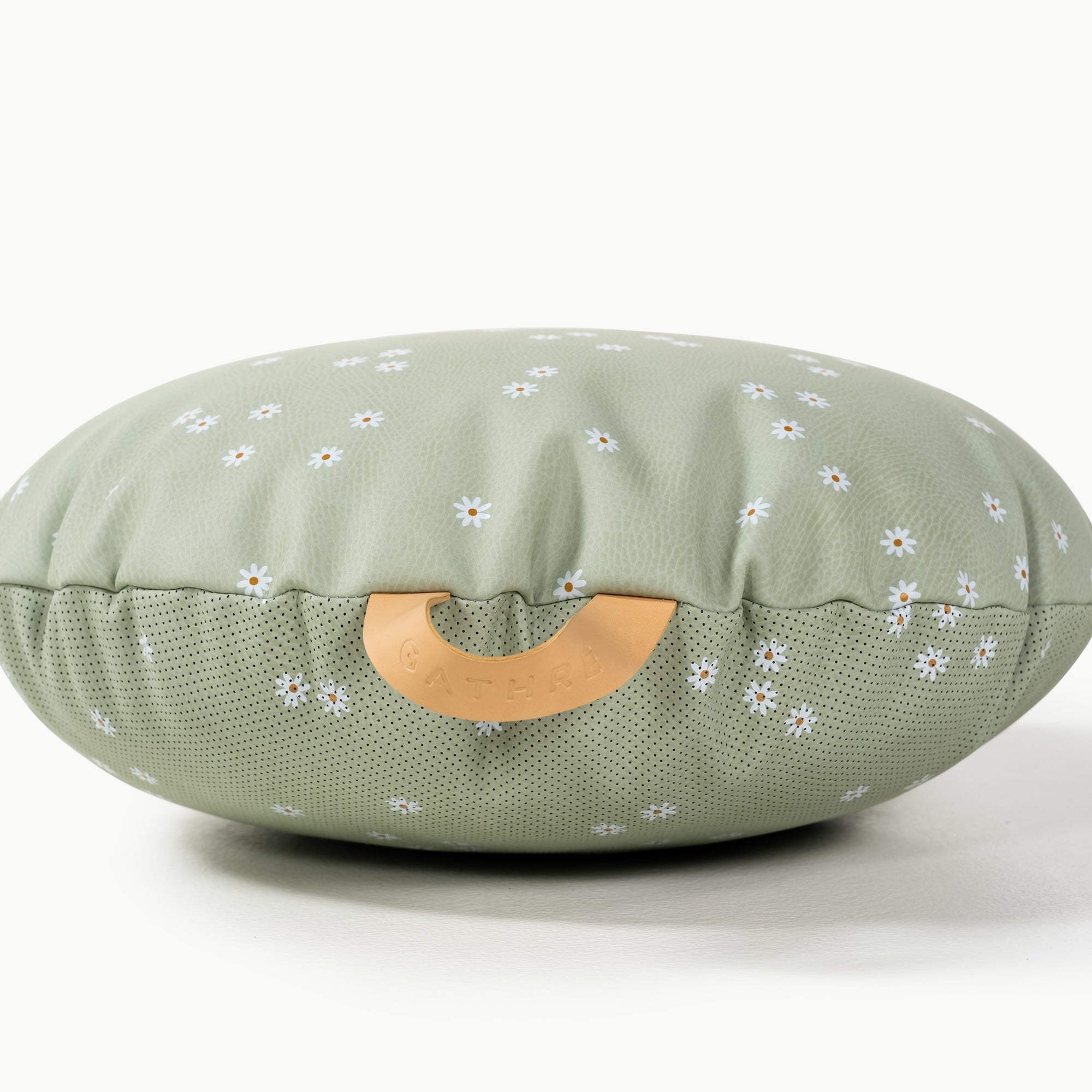 Flora / Circle@handle detail on mini cushion