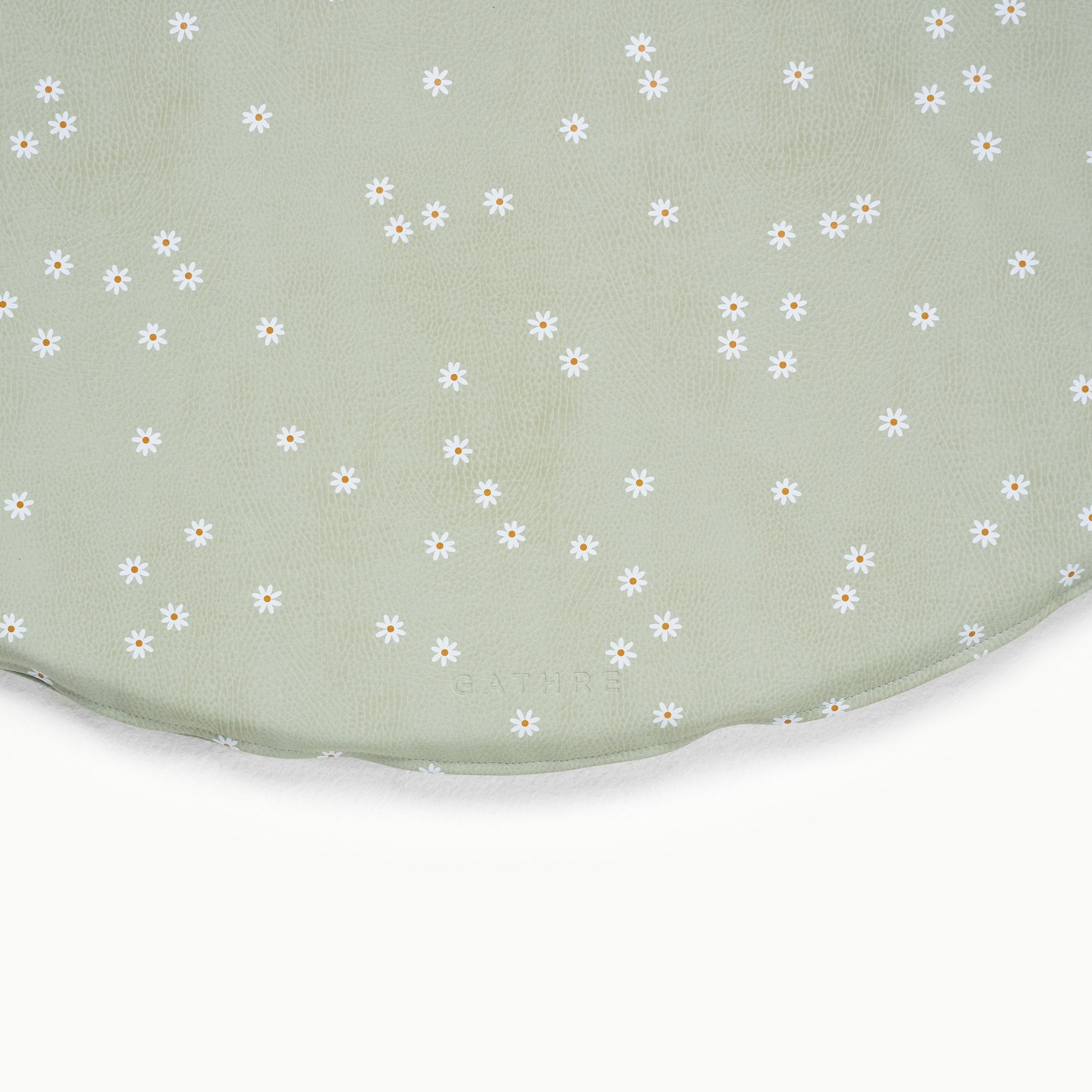 Flora / Circle@deboss detail on padded circle