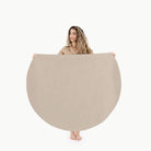 Fog (on sale) / Circle@woman holding up the fog midi circle mat