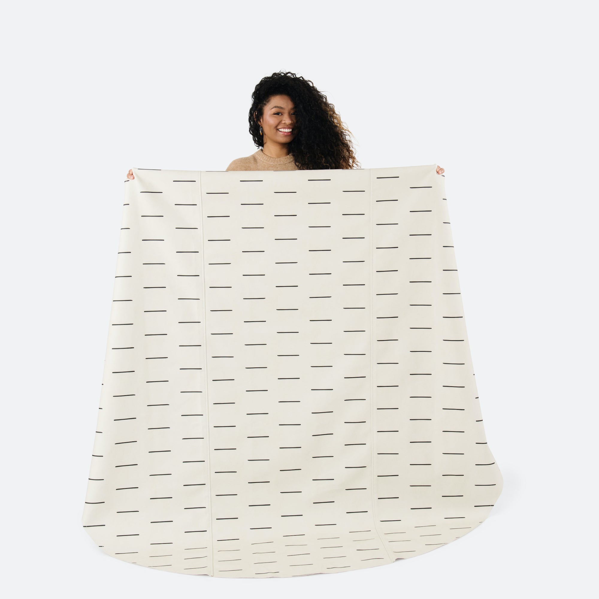 Blanc Dash (on sale) / Circle@woman holding maxi mat