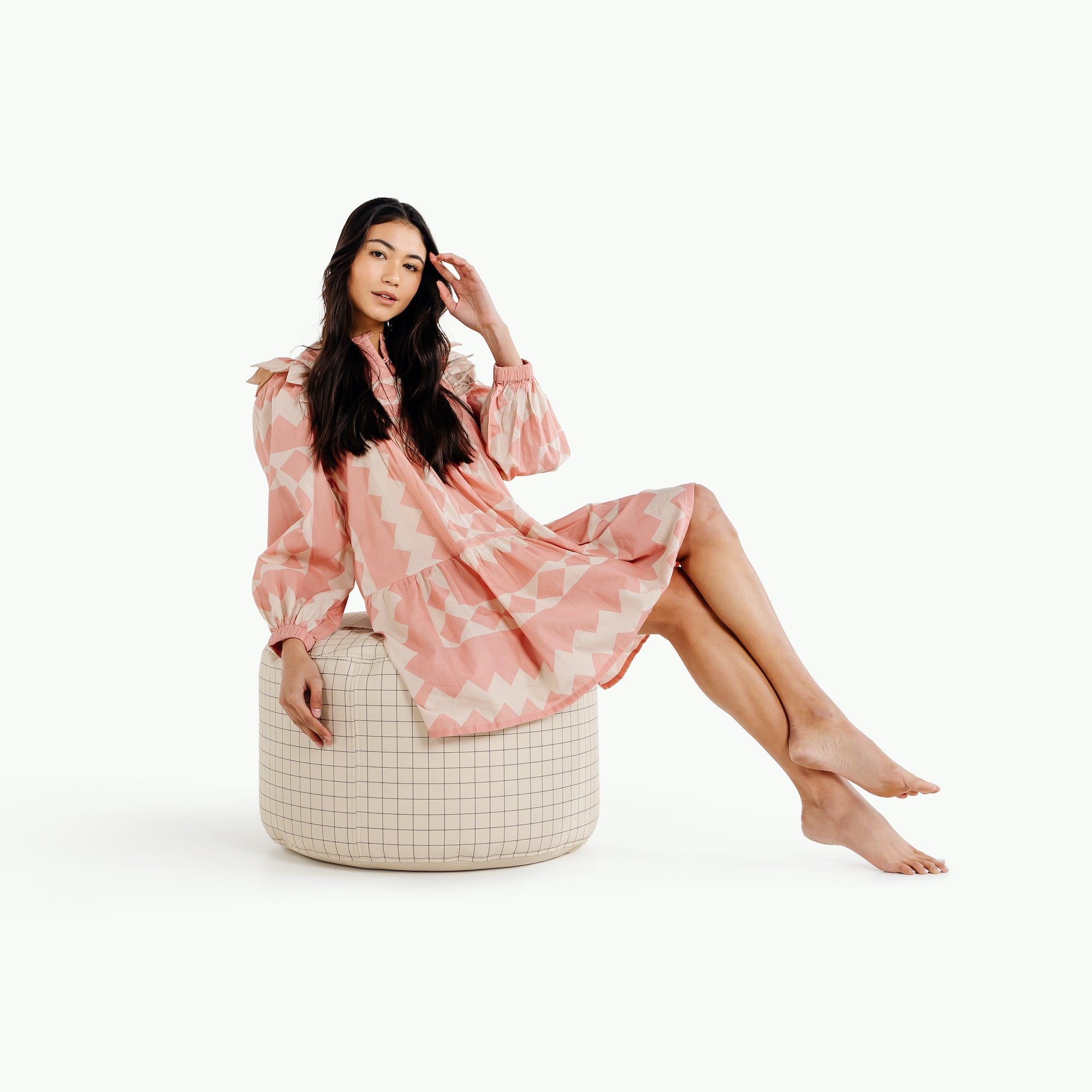 Graph (on sale)@woman sitting on the graph circle pouf