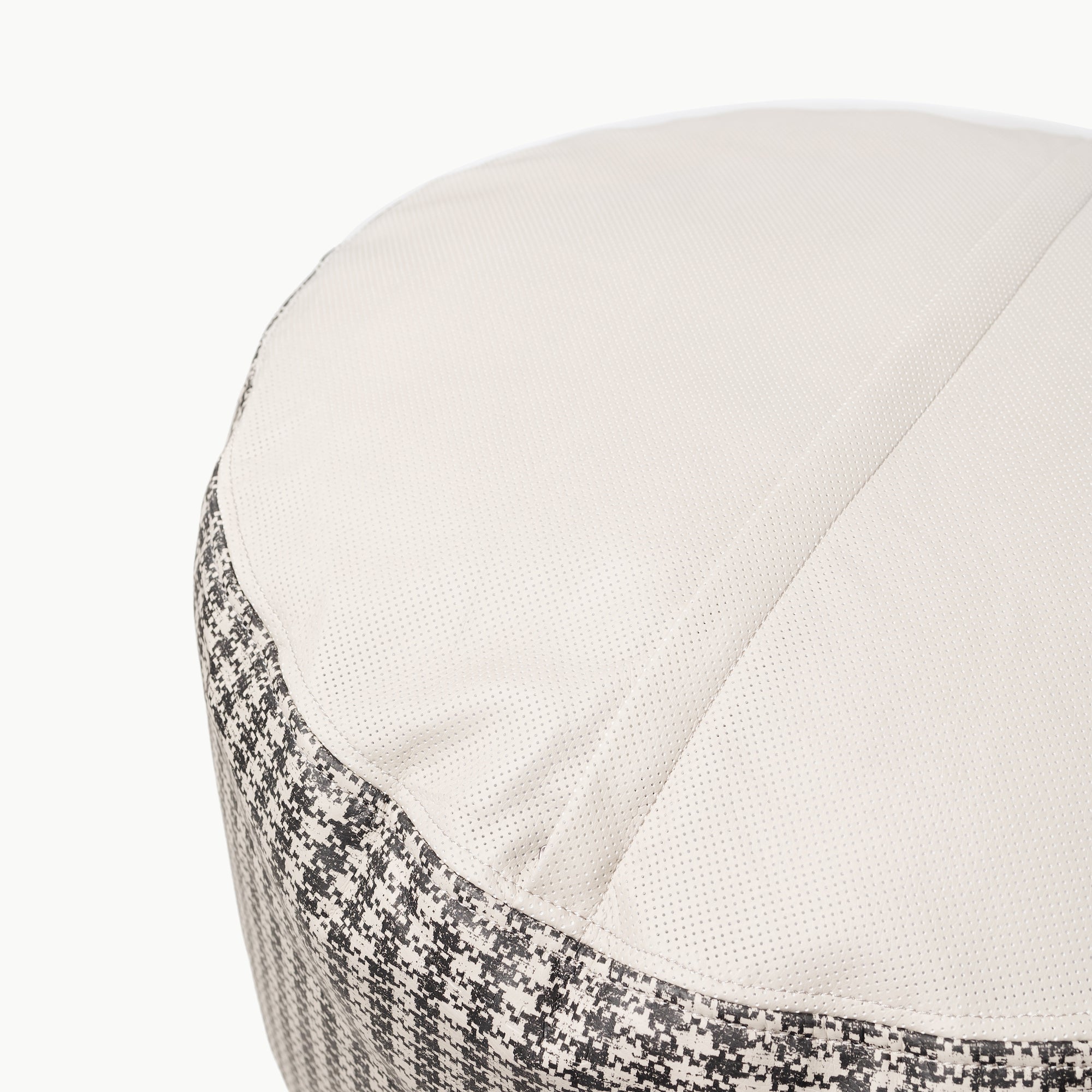 Houndstooth (on sale)@perforated bottom on the houndstooth circle pouf