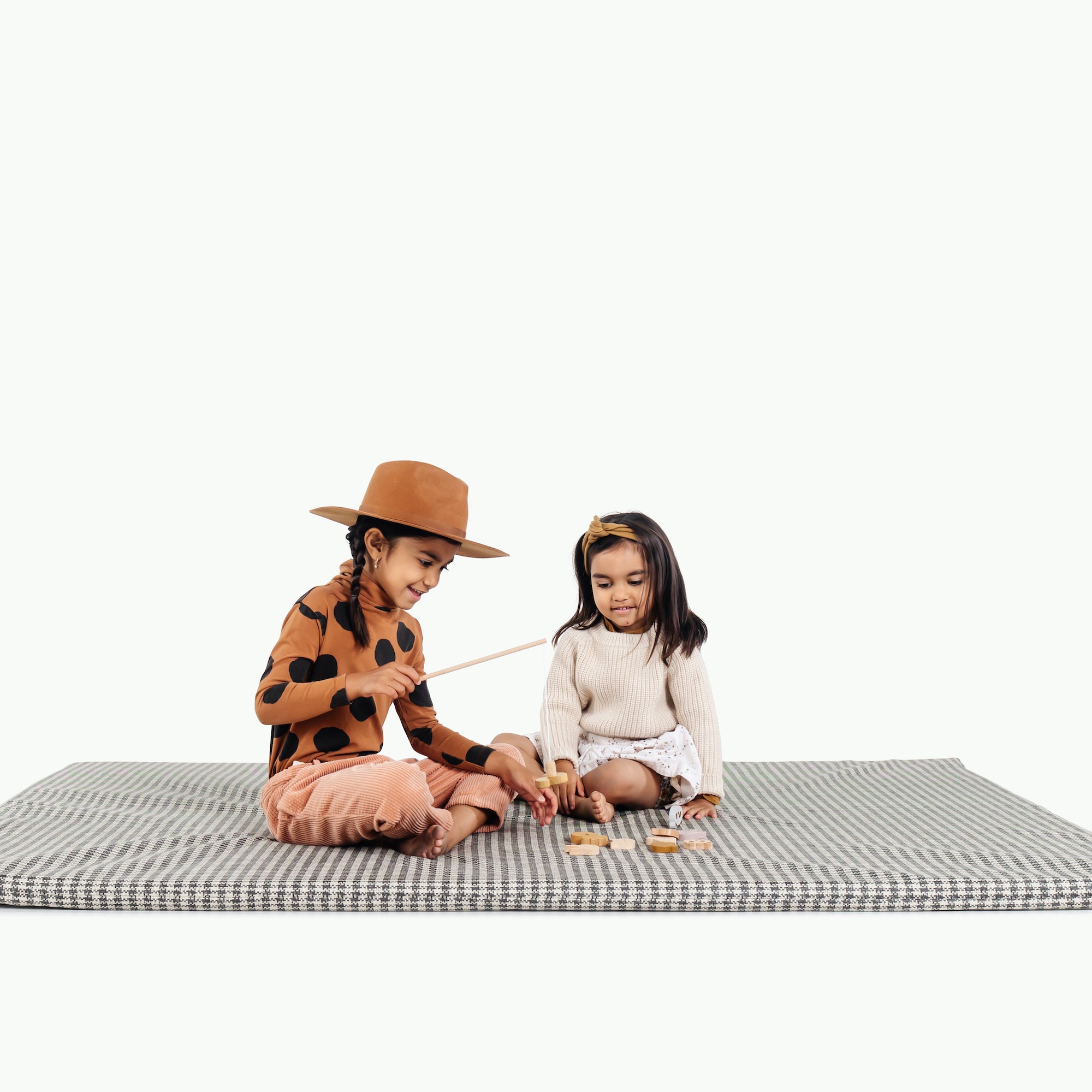 Houndstooth (on sale)@kids playing on the houndstooth padded midi+ mat