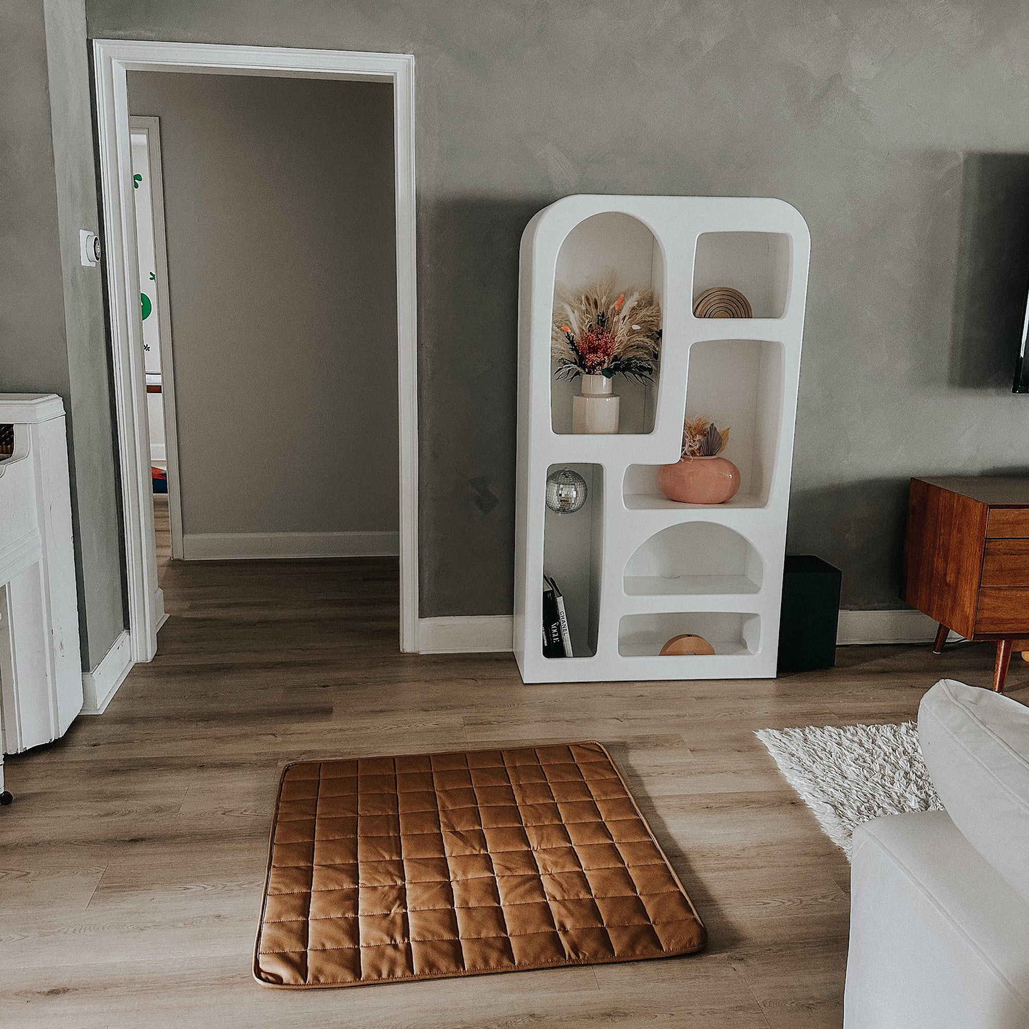 Camel / Square@Camel Mini Square Quilted on a floor in a living room Mat