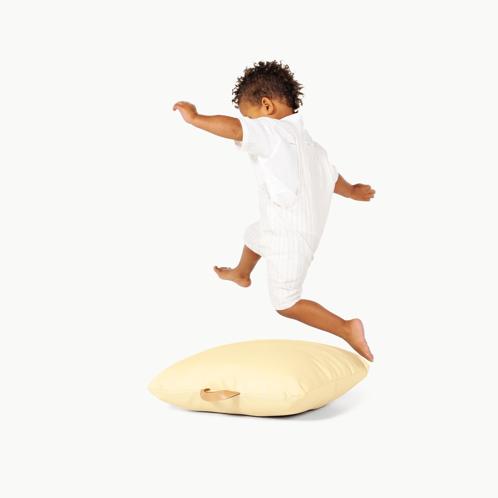 Mellow/ Square@little boy playing on a mini cushion