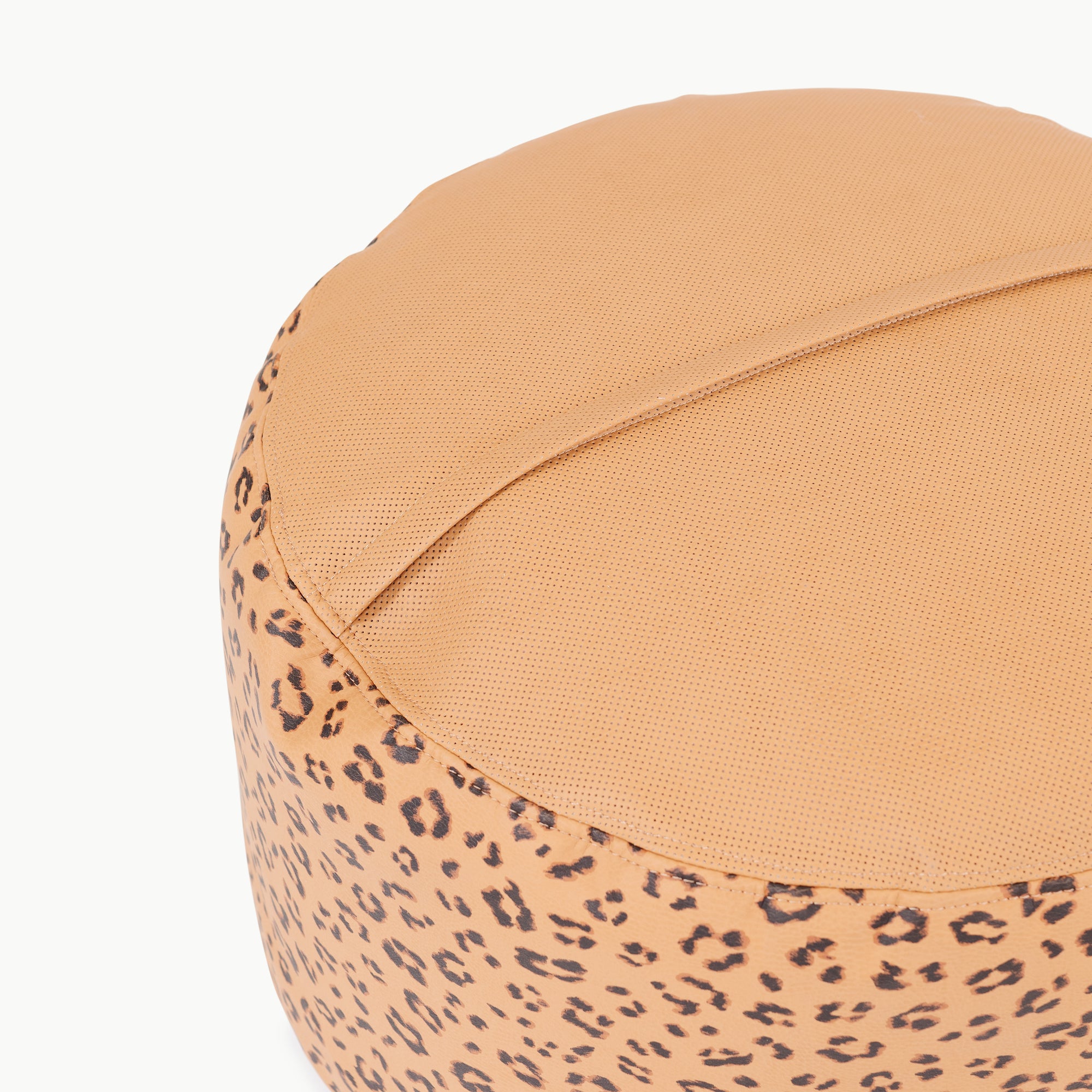 Leopard (on sale)@perforated bottom on the leopard circle pouf