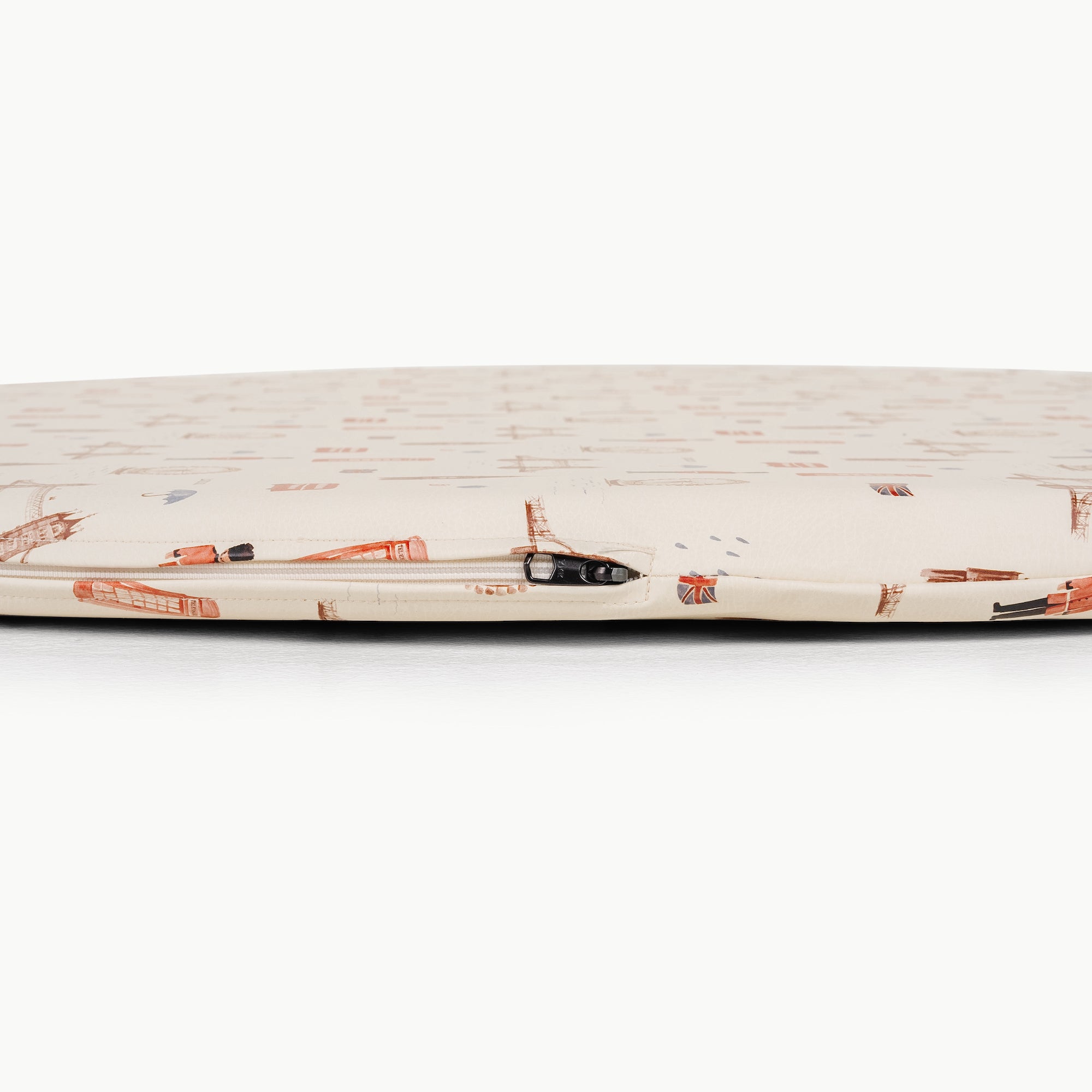 London / Circle@zipper on the london padded circle mat