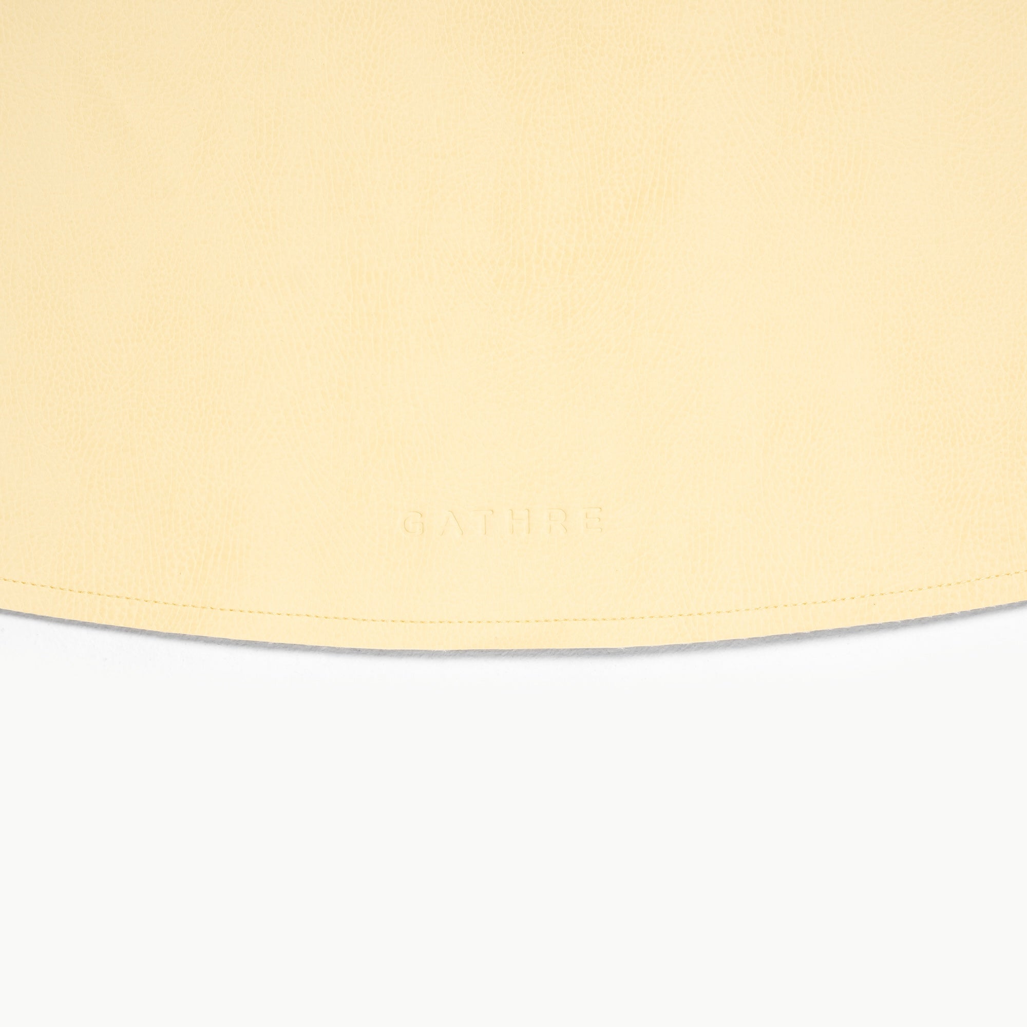 Mellow / Circle@deboss detail on maxi circle