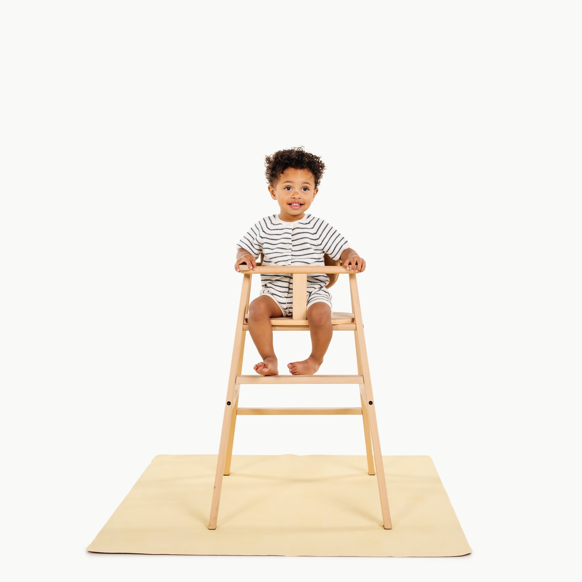 Mellow@highchair on a mini mat