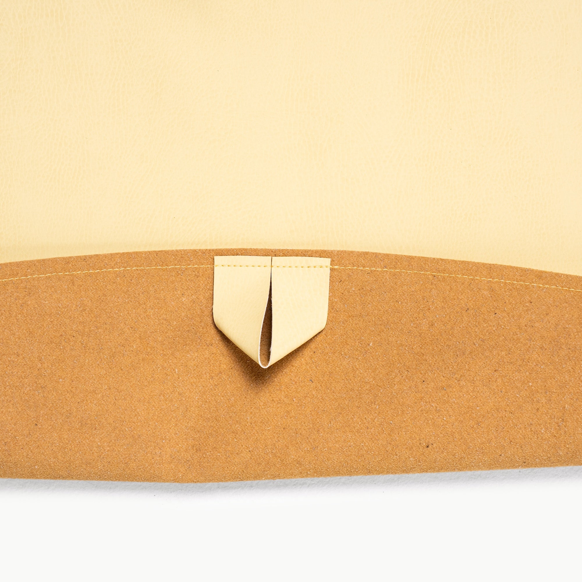 Mellow / Circle@hanging tab detail on maxi circle