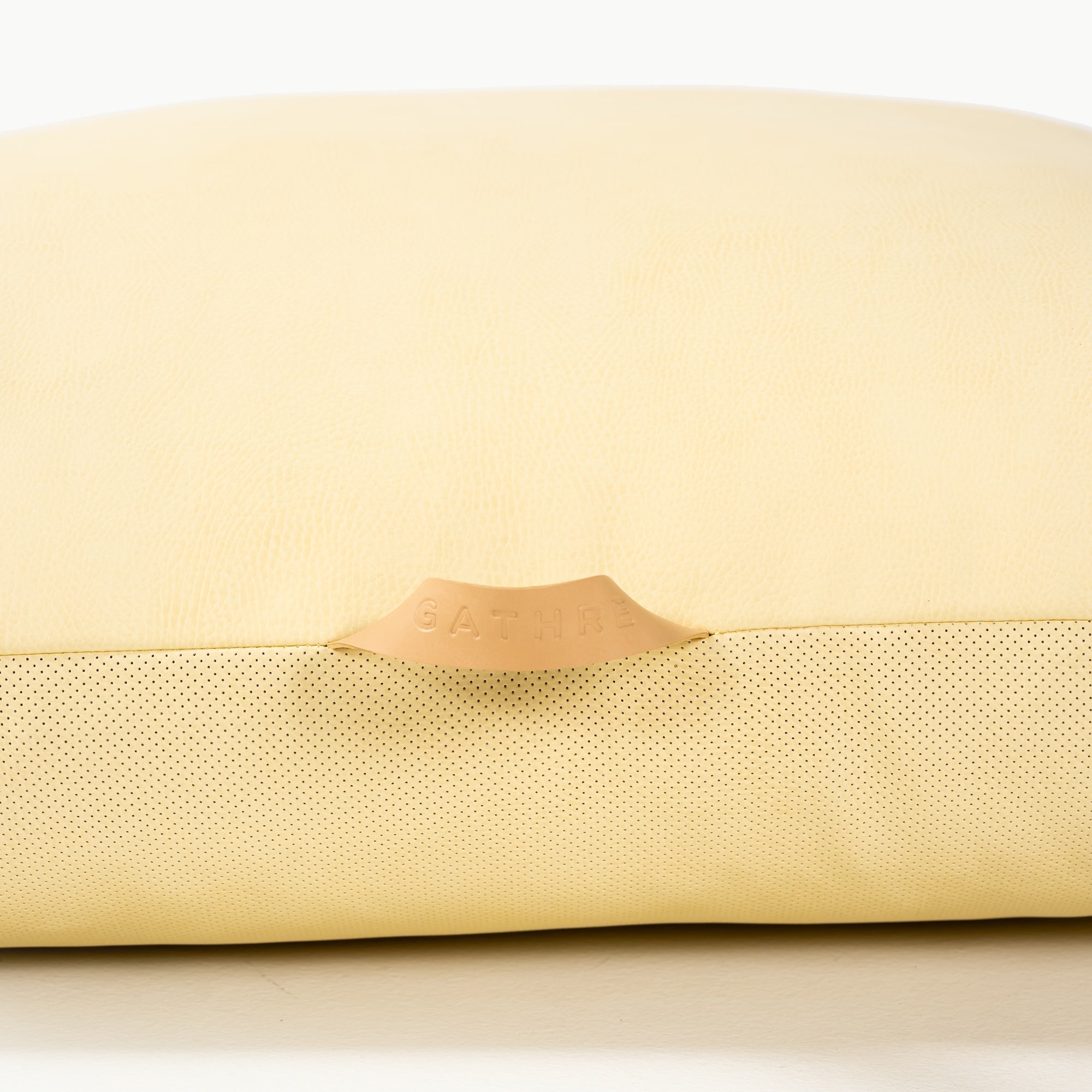 Mellow (on sale) / Square@andle detail on floor cushion