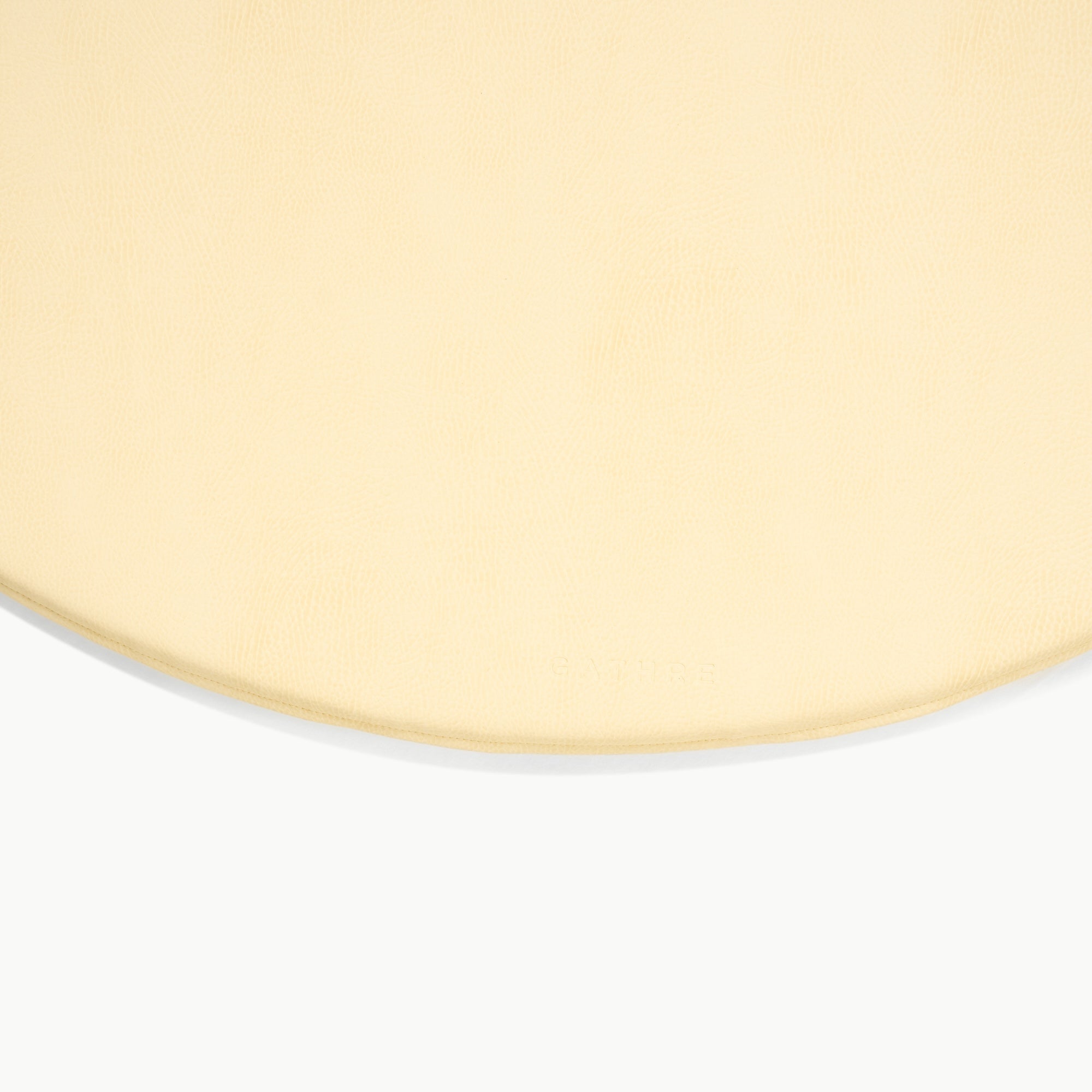 Mellow / Circle@deboss detail on padded circle