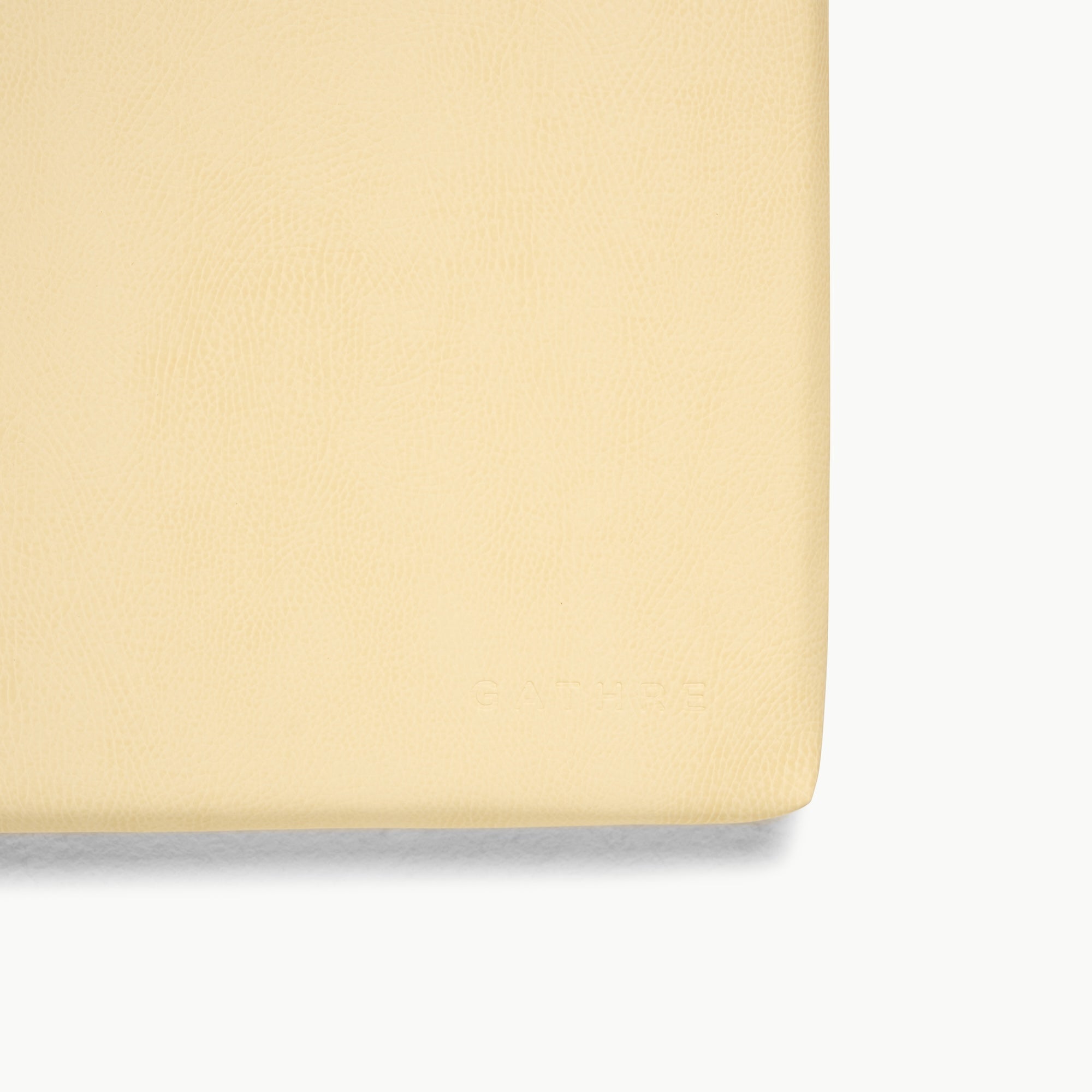 Mellow / Square@deboss detail on padded mat