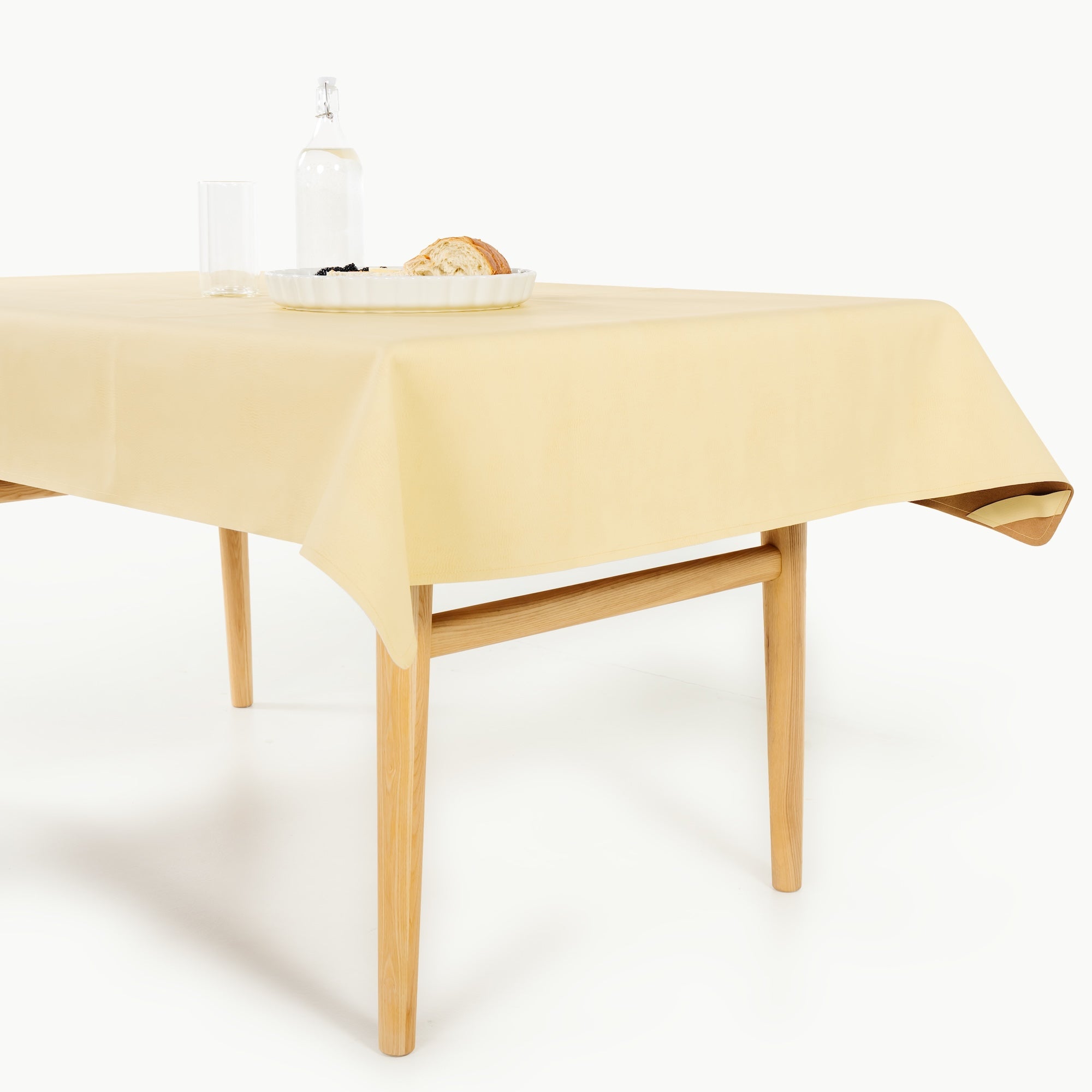 Mellow@tablecloth angle view