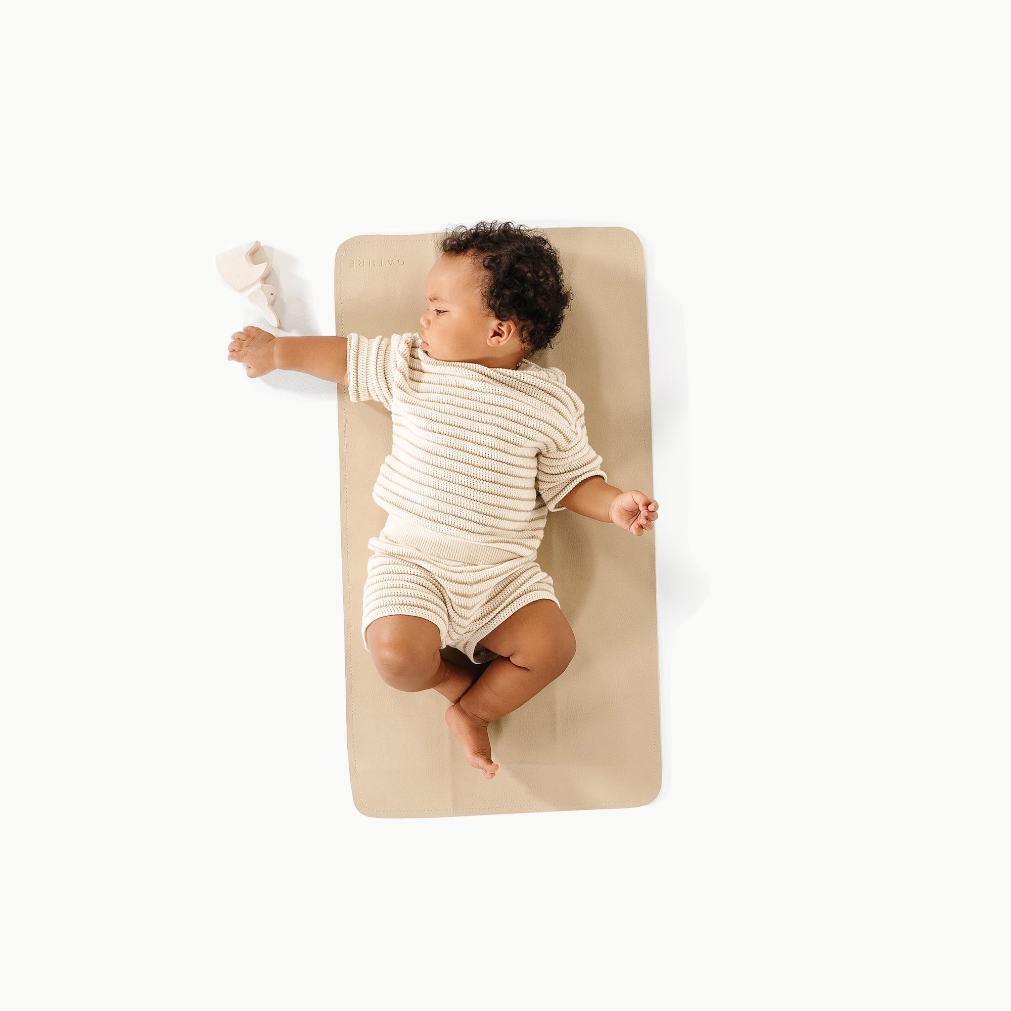 Millet / Micro+@ Micro+ (Color) overhead of baby on the millet micro+ mat