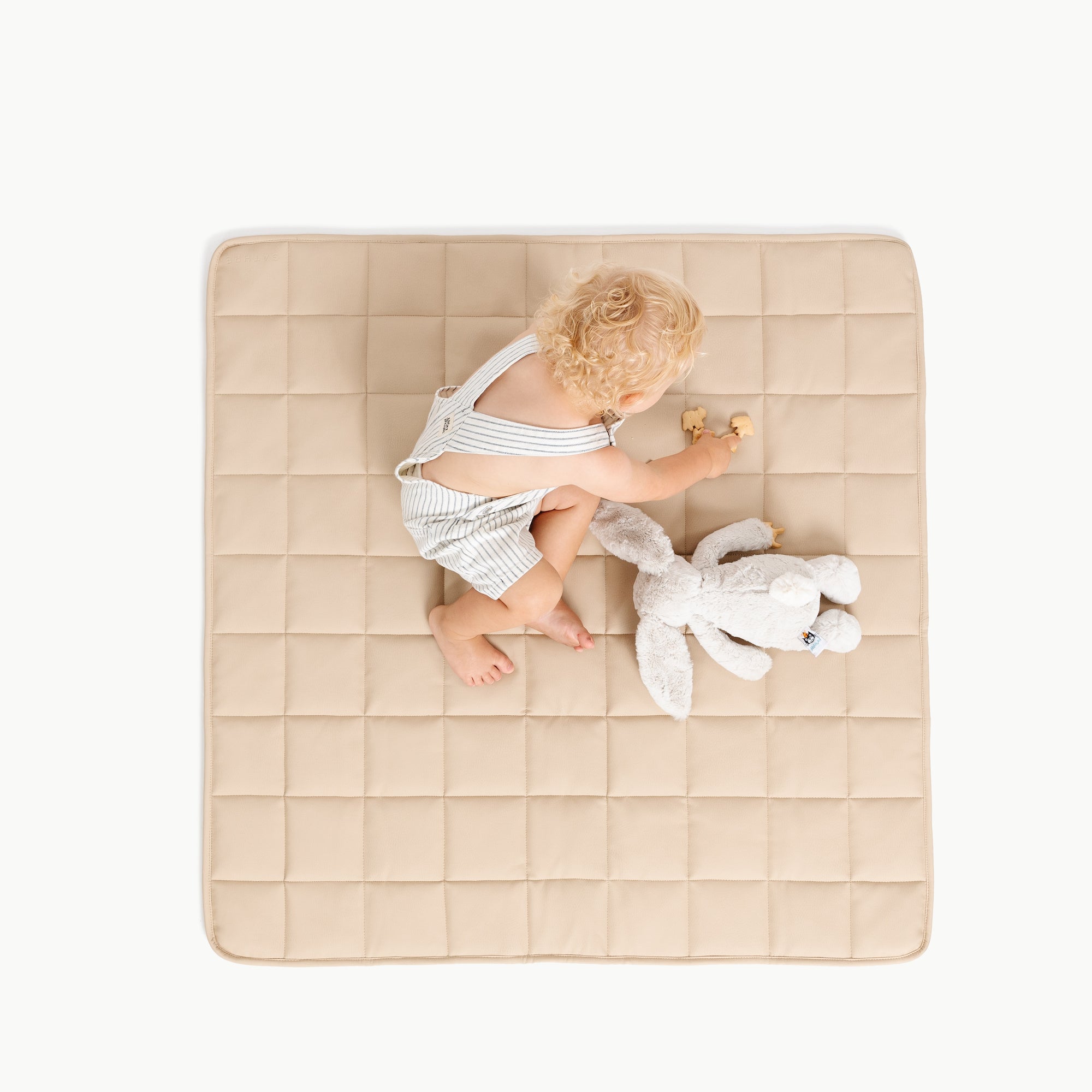 Millet / Square@Kid sitting on the Millet Mini Square Quilted Mat