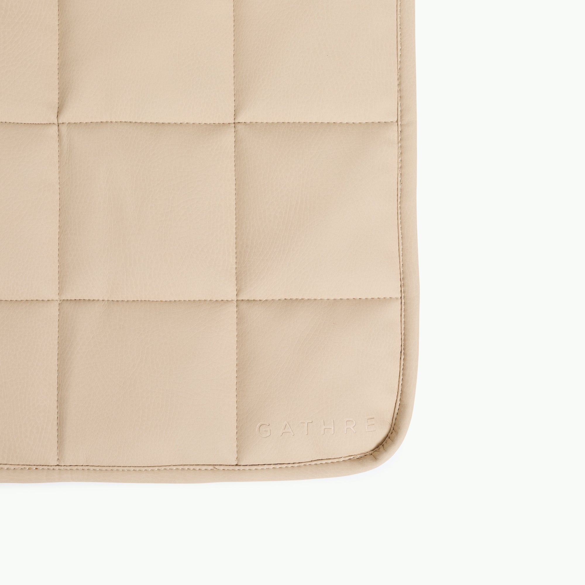 Millet / Square@gathre deboss on the millet square quilted mat