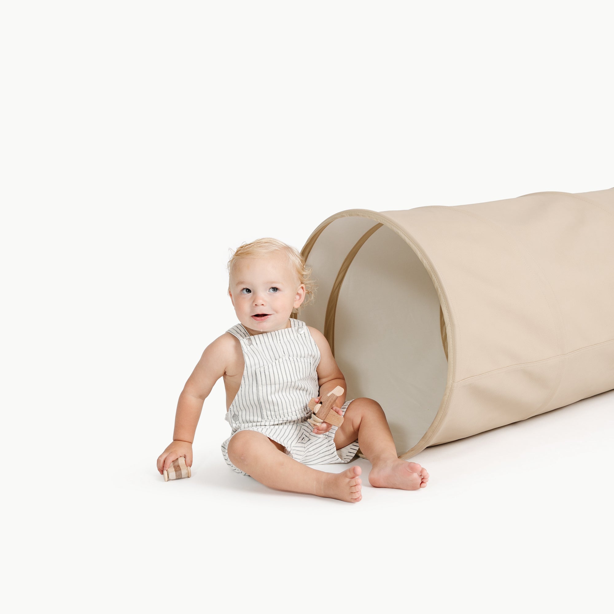 Millet@Kid playing in Millet Tunnel