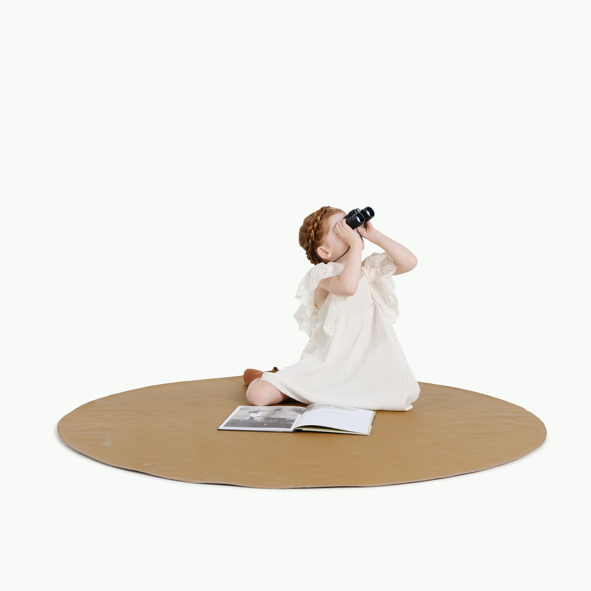 Ochre (on sale) / Circle@Kid sitting on the Ochre Midi Circle Mat