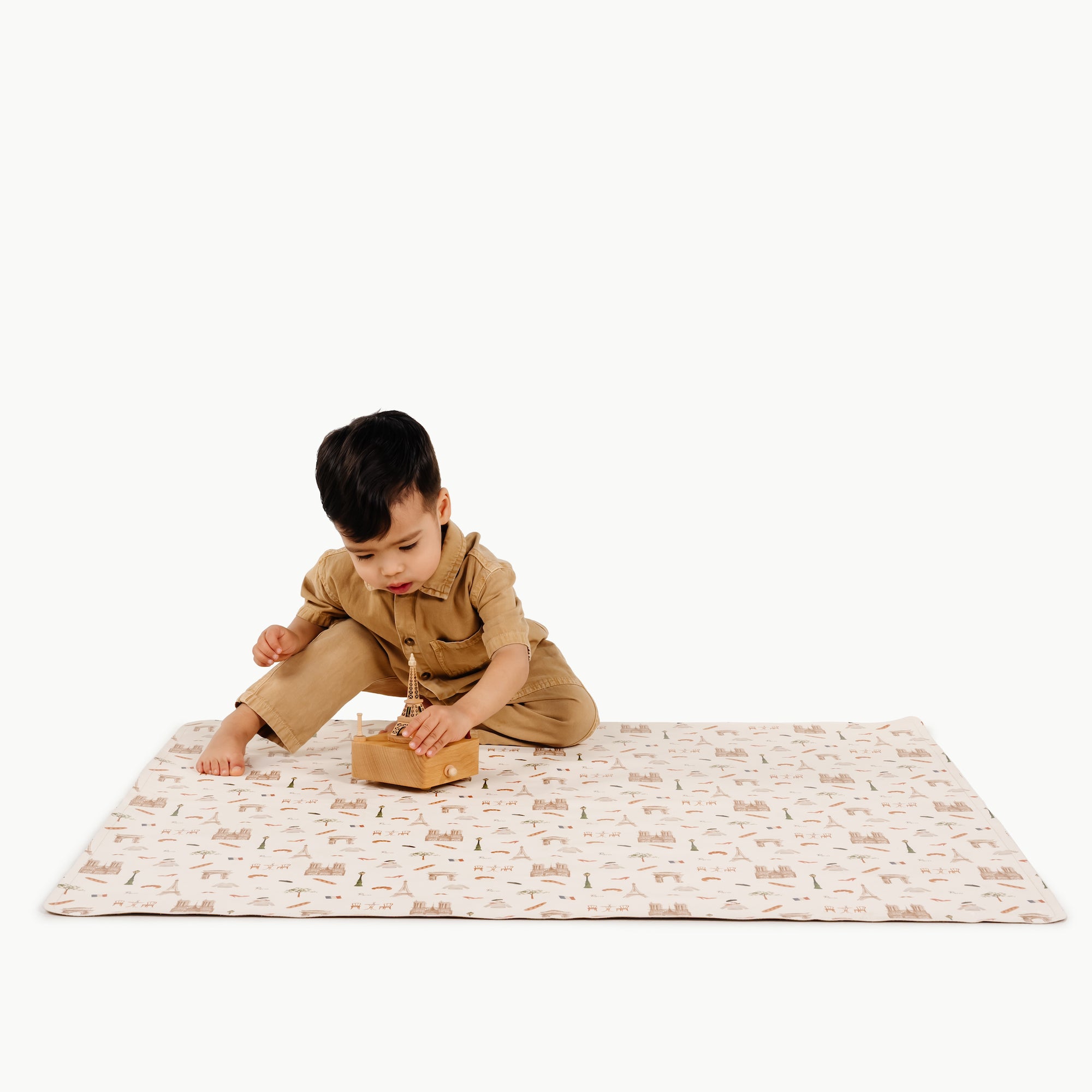 Paris (on sale)@kid playing on the paris mini mat