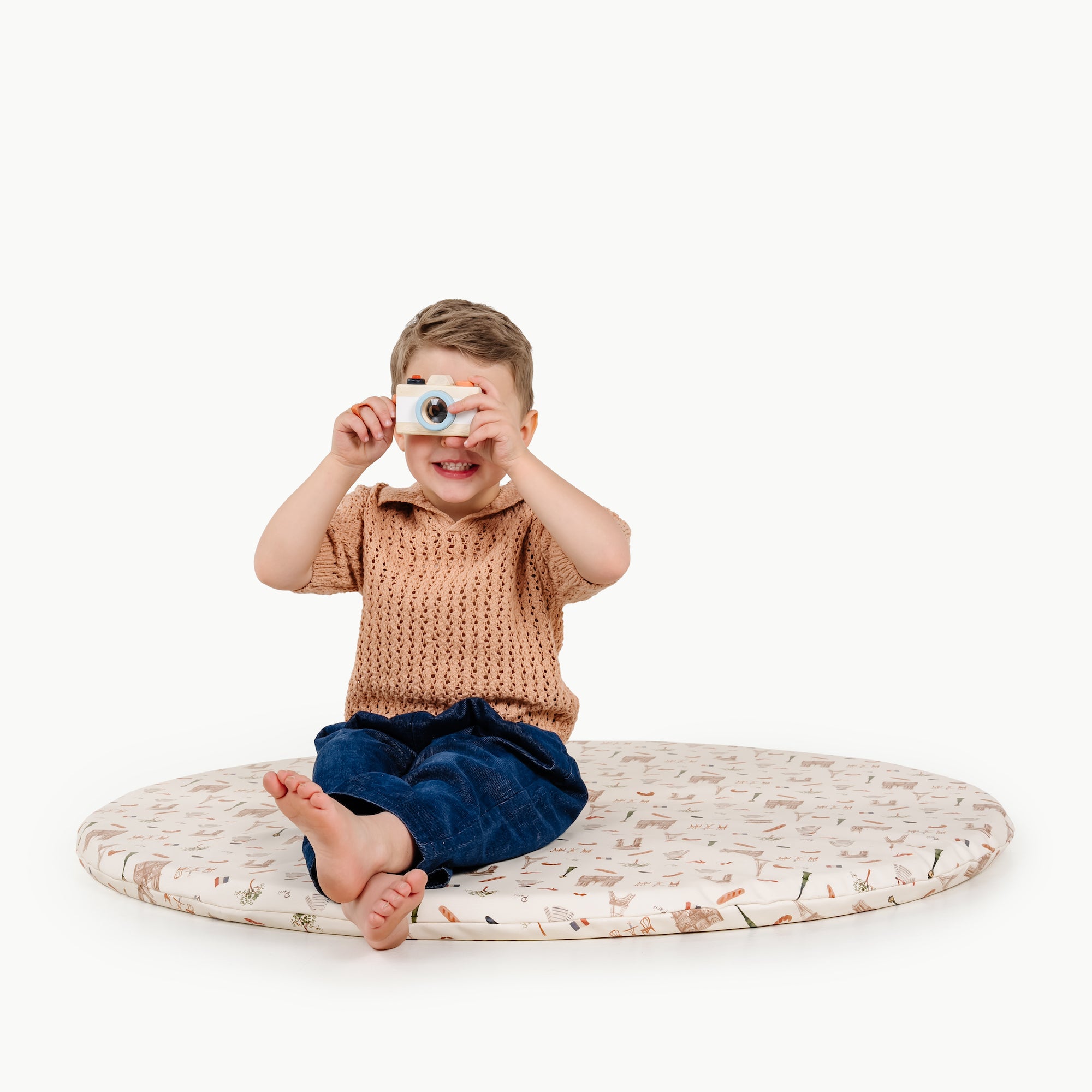 Paris / Circle@kid playing on the paris padded mini circle mat