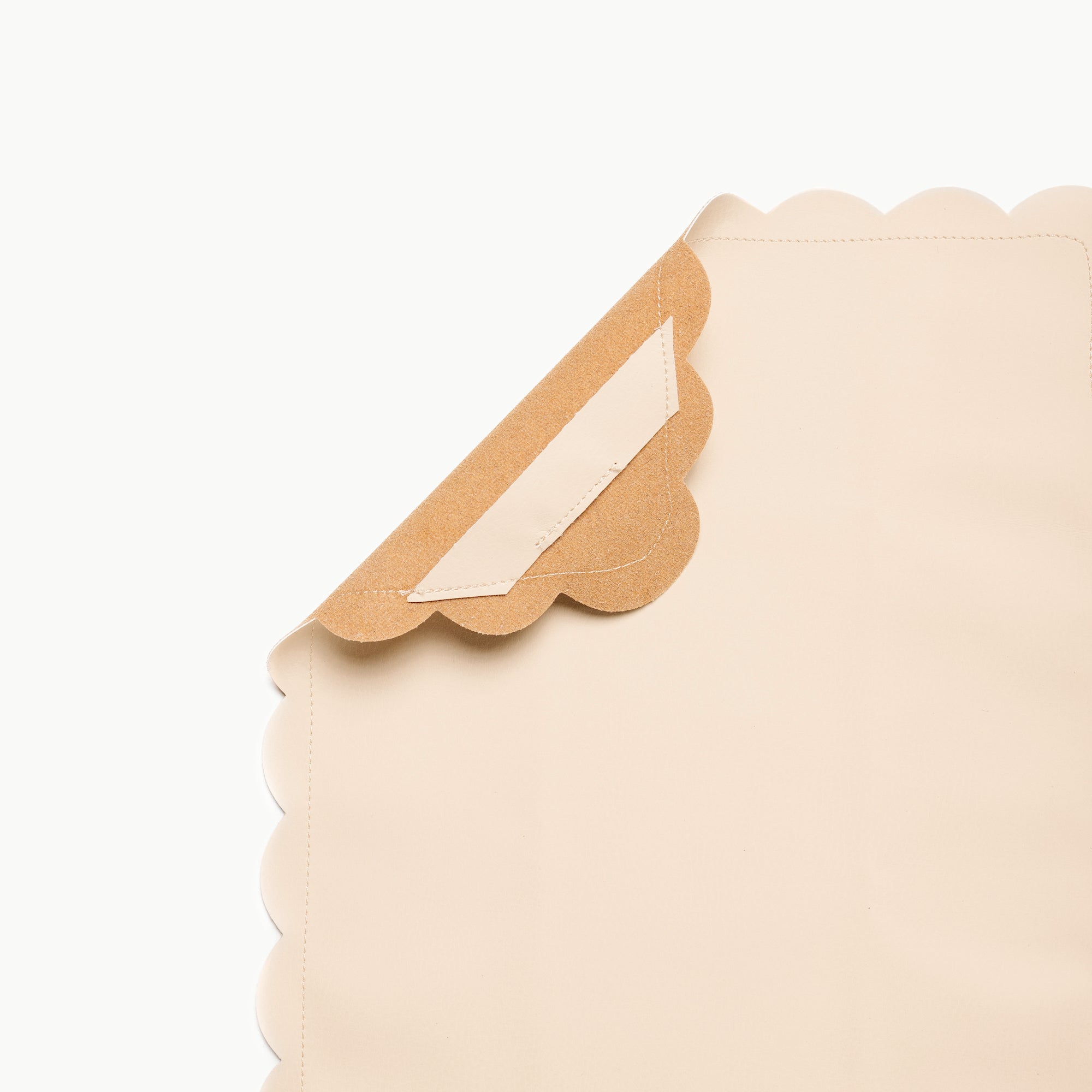 Petal Scallop@hanging tab on the petal scallop micro