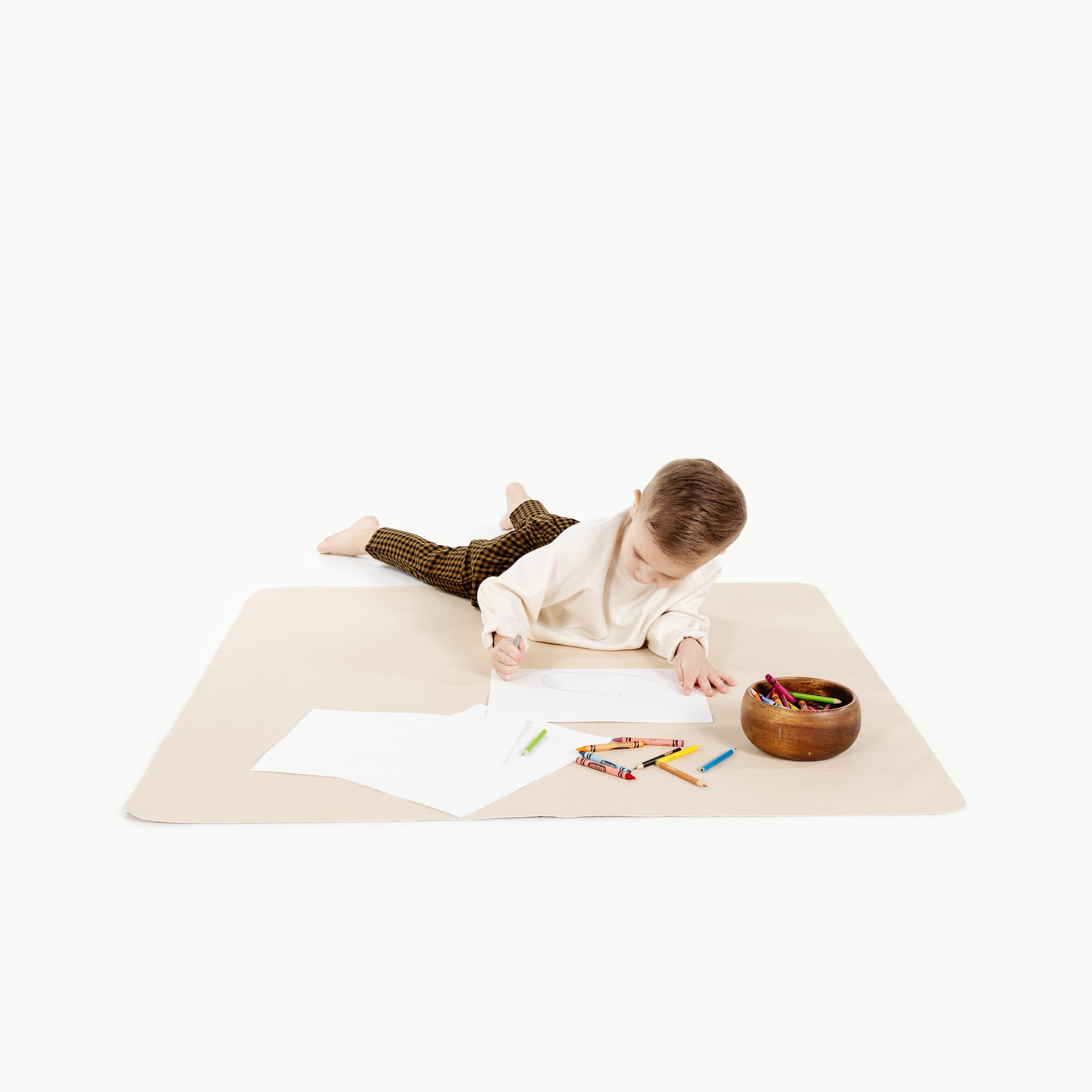 Petal (on sale)@kid playing on the petal mini mat
